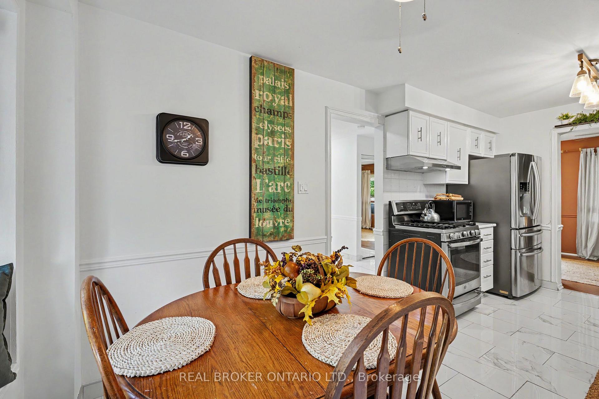 Photo 12 of 3260 Woodcroft Crescent, Burlington, Headon — HOMEH