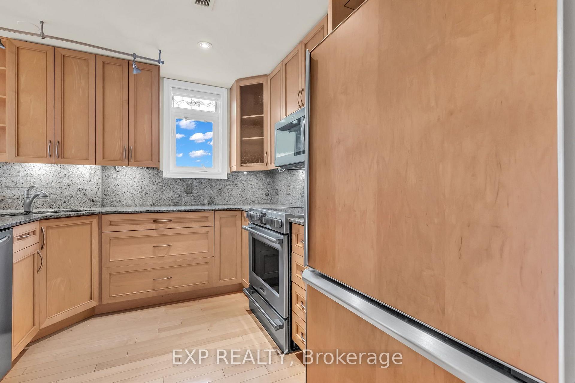 Photo 7 of Unit 307, 10 Bay Street E, Blue Mountains — HOMEH