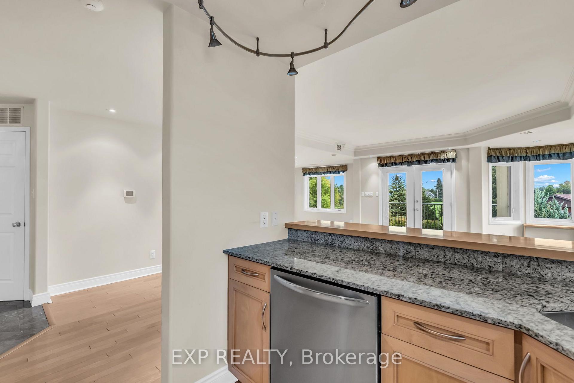 Photo 9 of Unit 307, 10 Bay Street E, Blue Mountains — HOMEH