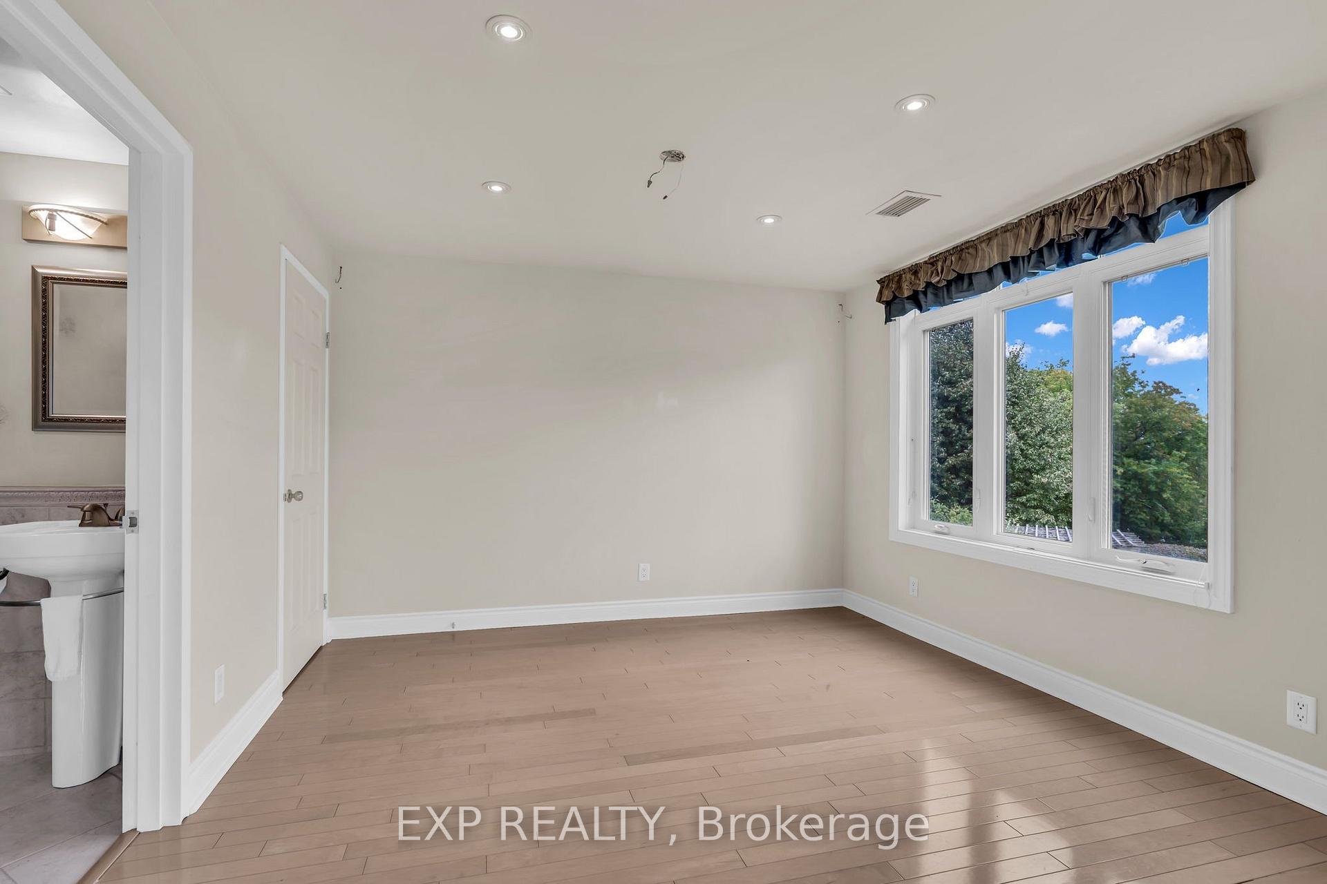 Photo 13 of Unit 307, 10 Bay Street E, Blue Mountains — HOMEH