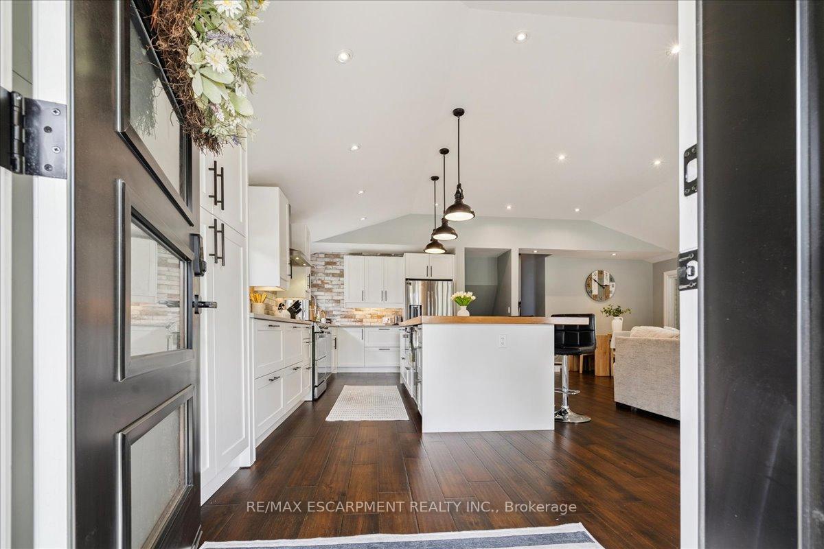 Photo 5 of 755 Parker Crescent, Burlington, Brant — HOMEH