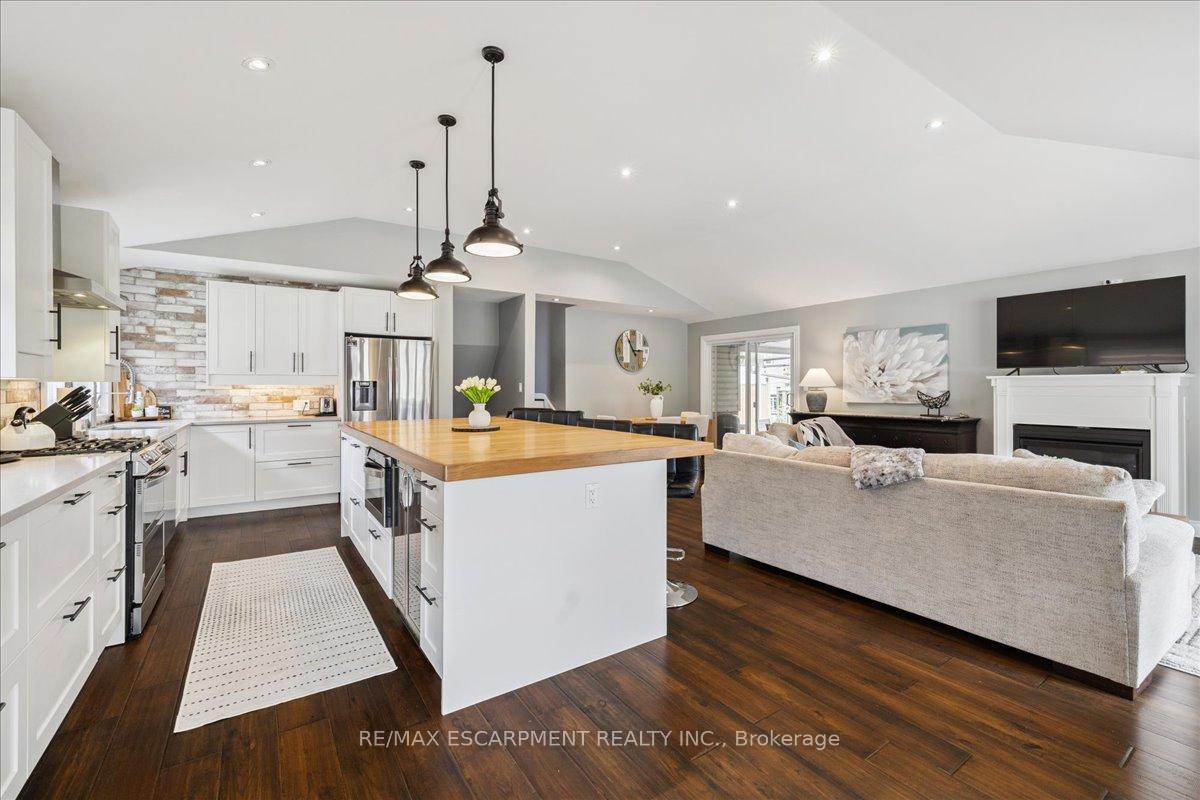 Photo 6 of 755 Parker Crescent, Burlington, Brant — HOMEH