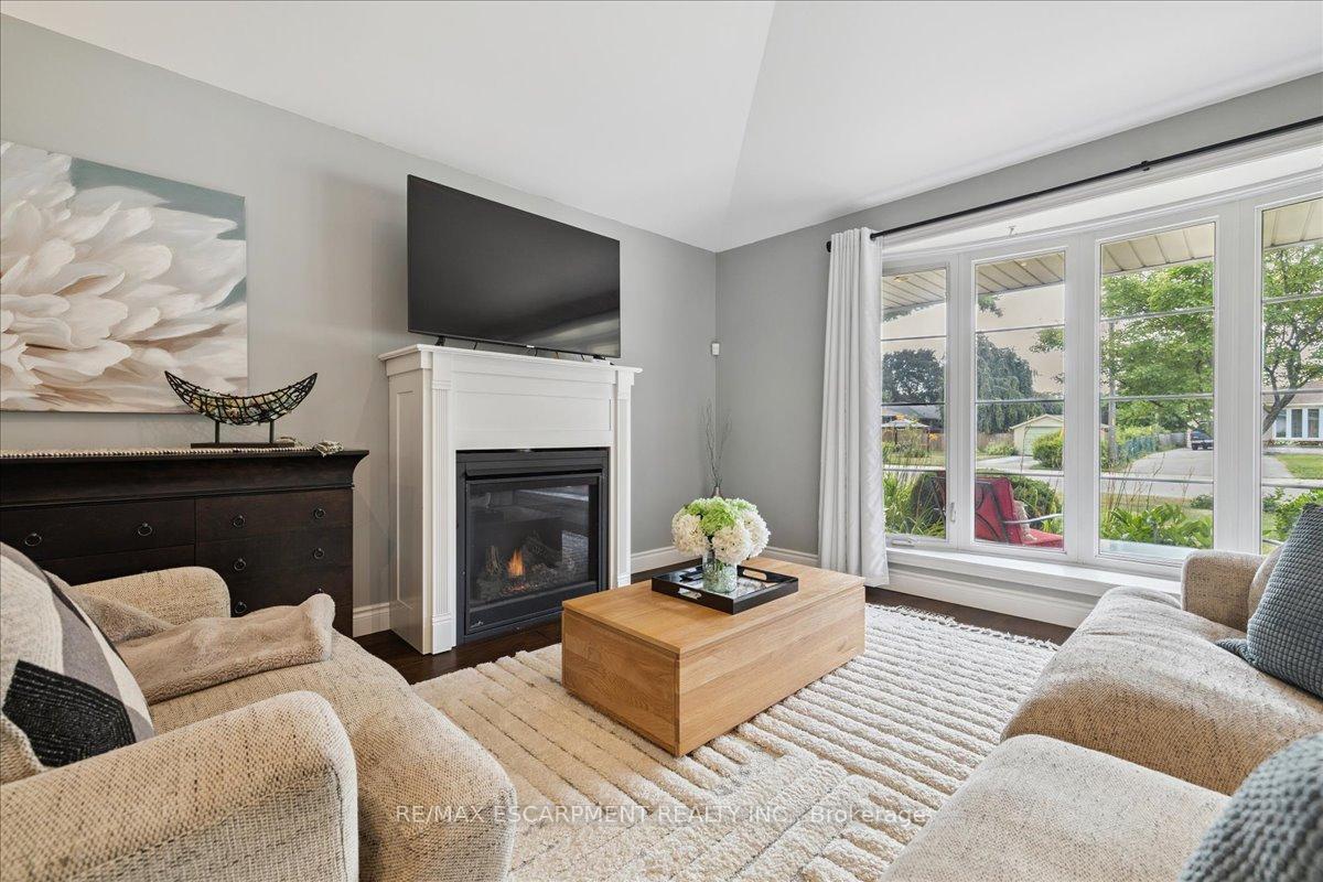 Photo 8 of 755 Parker Crescent, Burlington, Brant — HOMEH