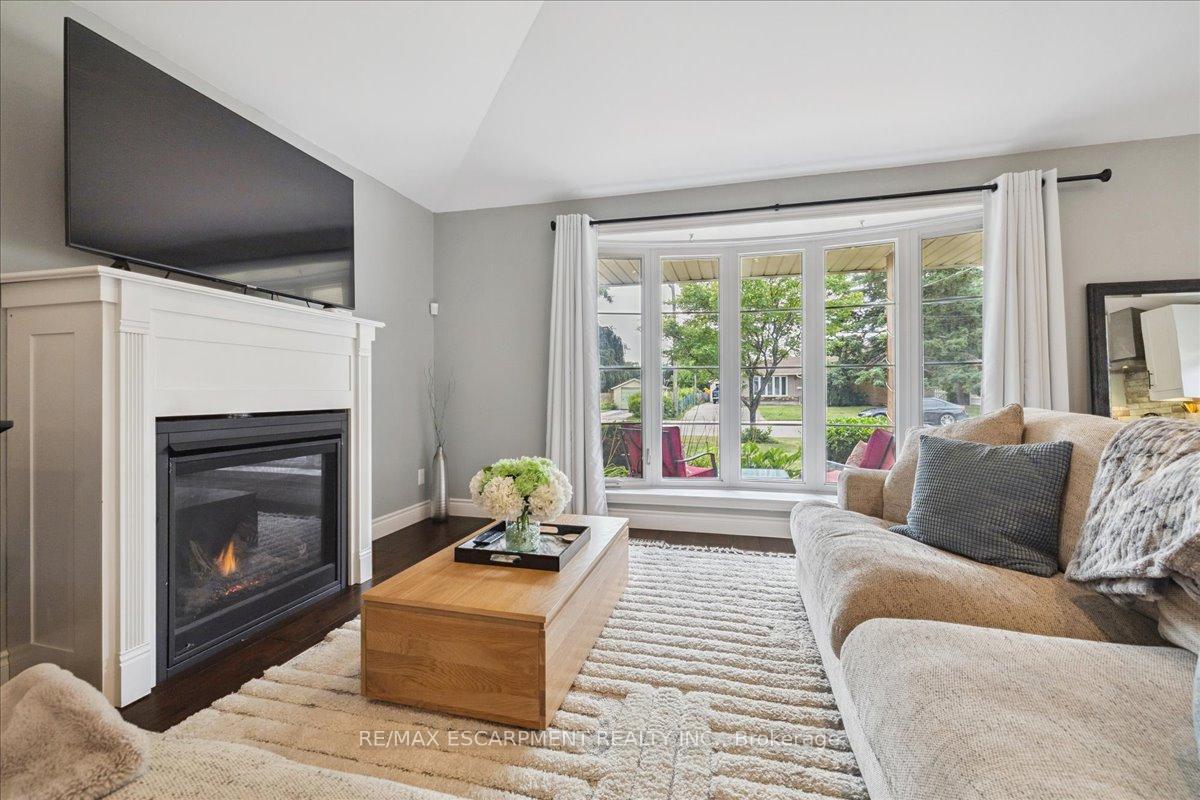 Photo 9 of 755 Parker Crescent, Burlington, Brant — HOMEH