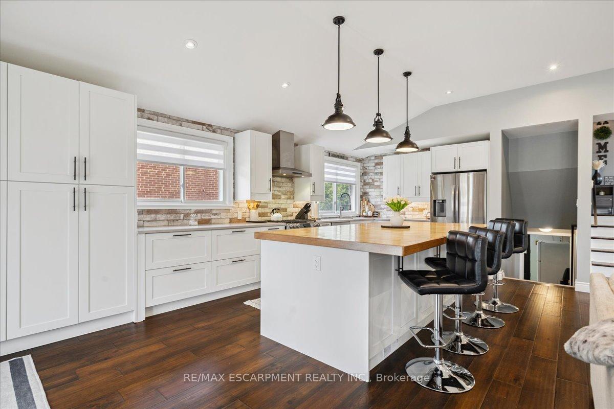 Photo 12 of 755 Parker Crescent, Burlington, Brant — HOMEH