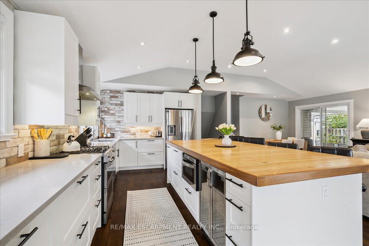 Photo 13 of 755 Parker Crescent, Burlington, Brant — HOMEH