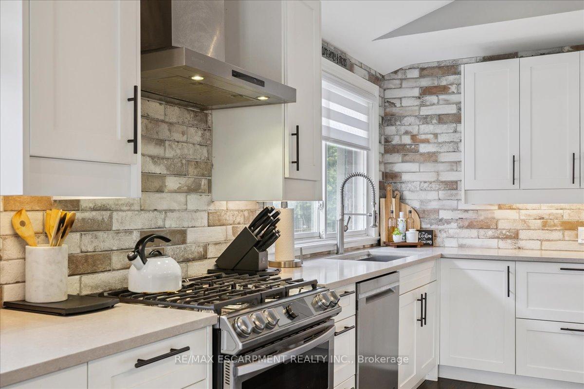Photo 14 of 755 Parker Crescent, Burlington, Brant — HOMEH