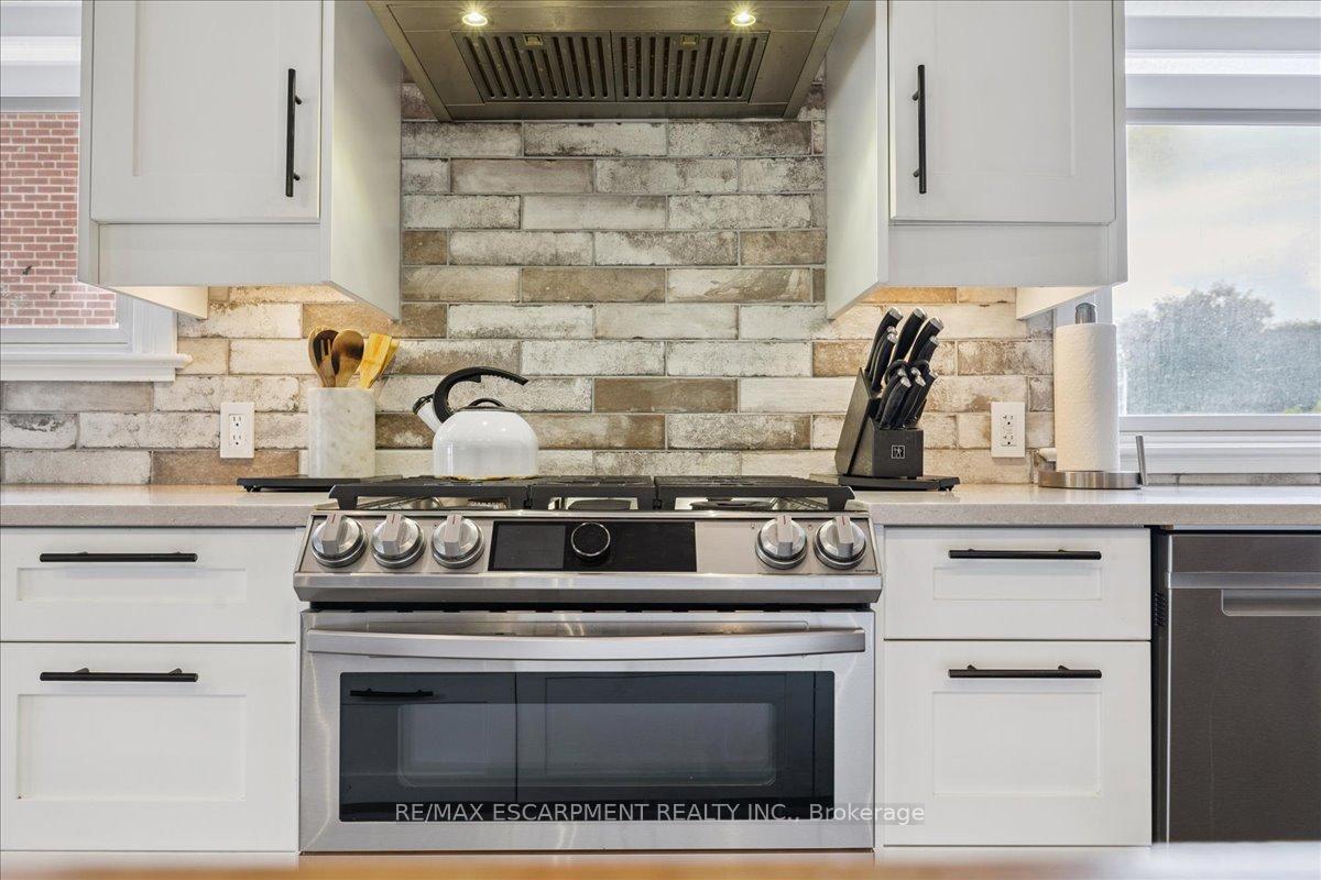 Photo 17 of 755 Parker Crescent, Burlington, Brant — HOMEH