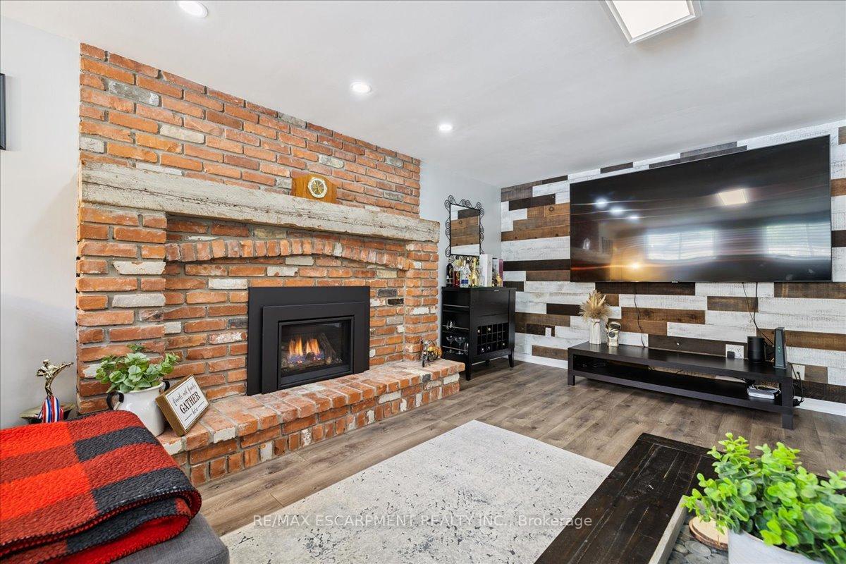 Photo 32 of 755 Parker Crescent, Burlington, Brant — HOMEH