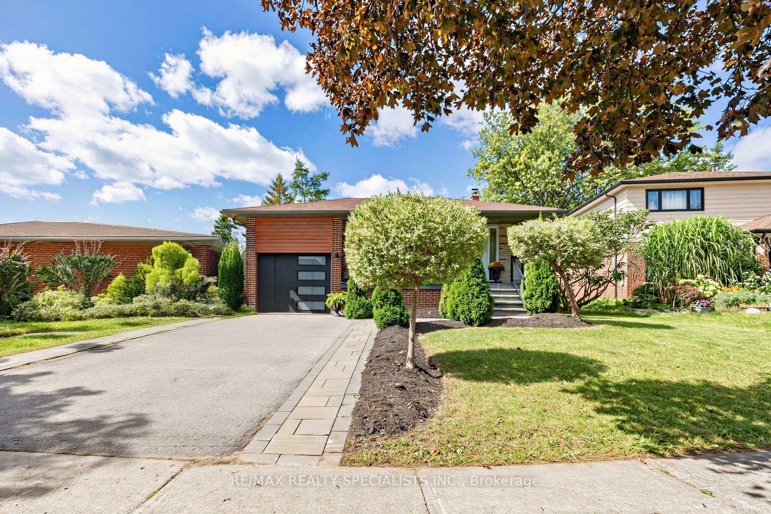 Photo 2 of 16 Langevin Crescent, Scarborough, Centennial Scarborough — HOMEH