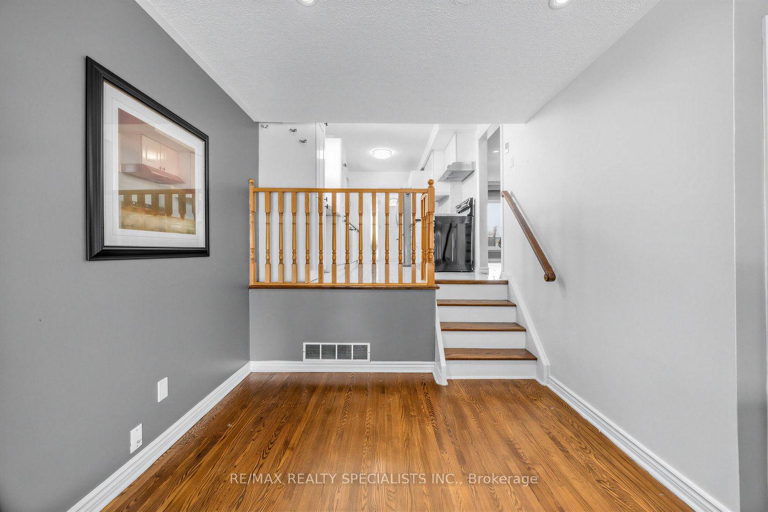 Photo 11 of 16 Langevin Crescent, Scarborough, Centennial Scarborough — HOMEH