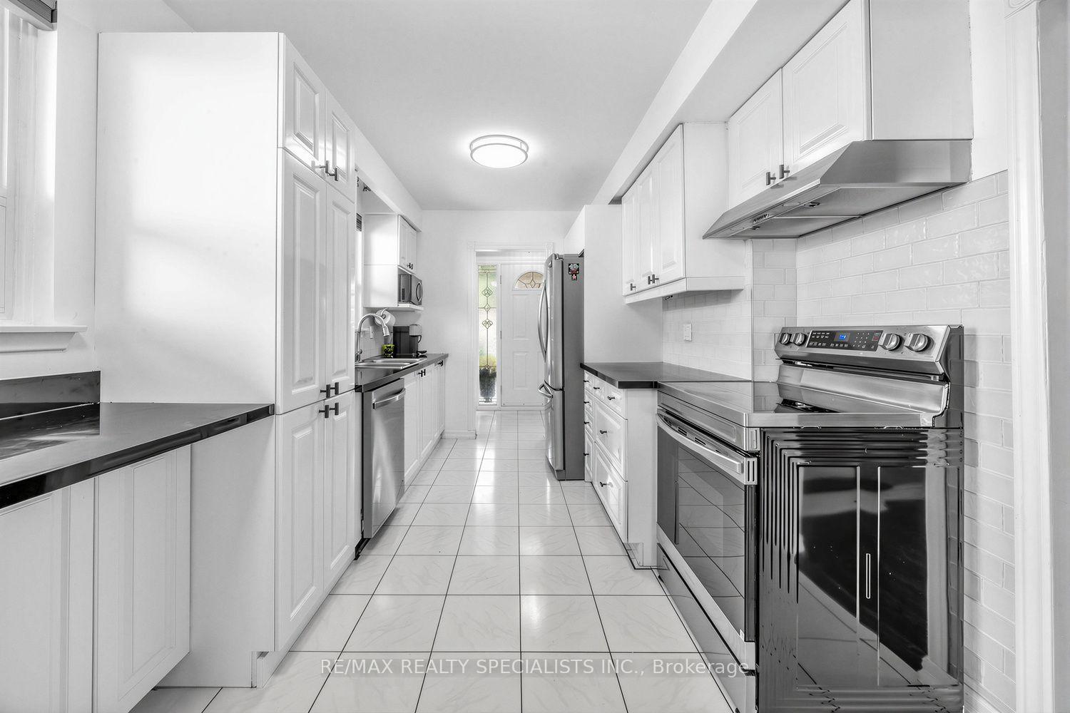 Photo 12 of 16 Langevin Crescent, Scarborough, Centennial Scarborough — HOMEH