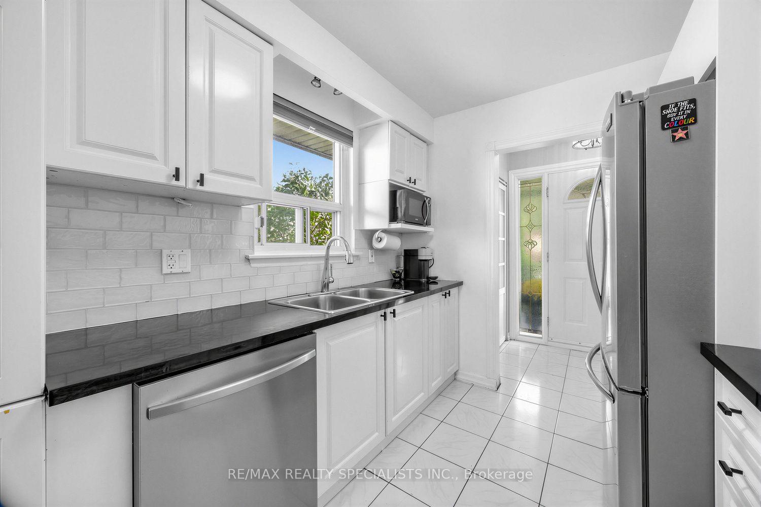 Photo 15 of 16 Langevin Crescent, Scarborough, Centennial Scarborough — HOMEH