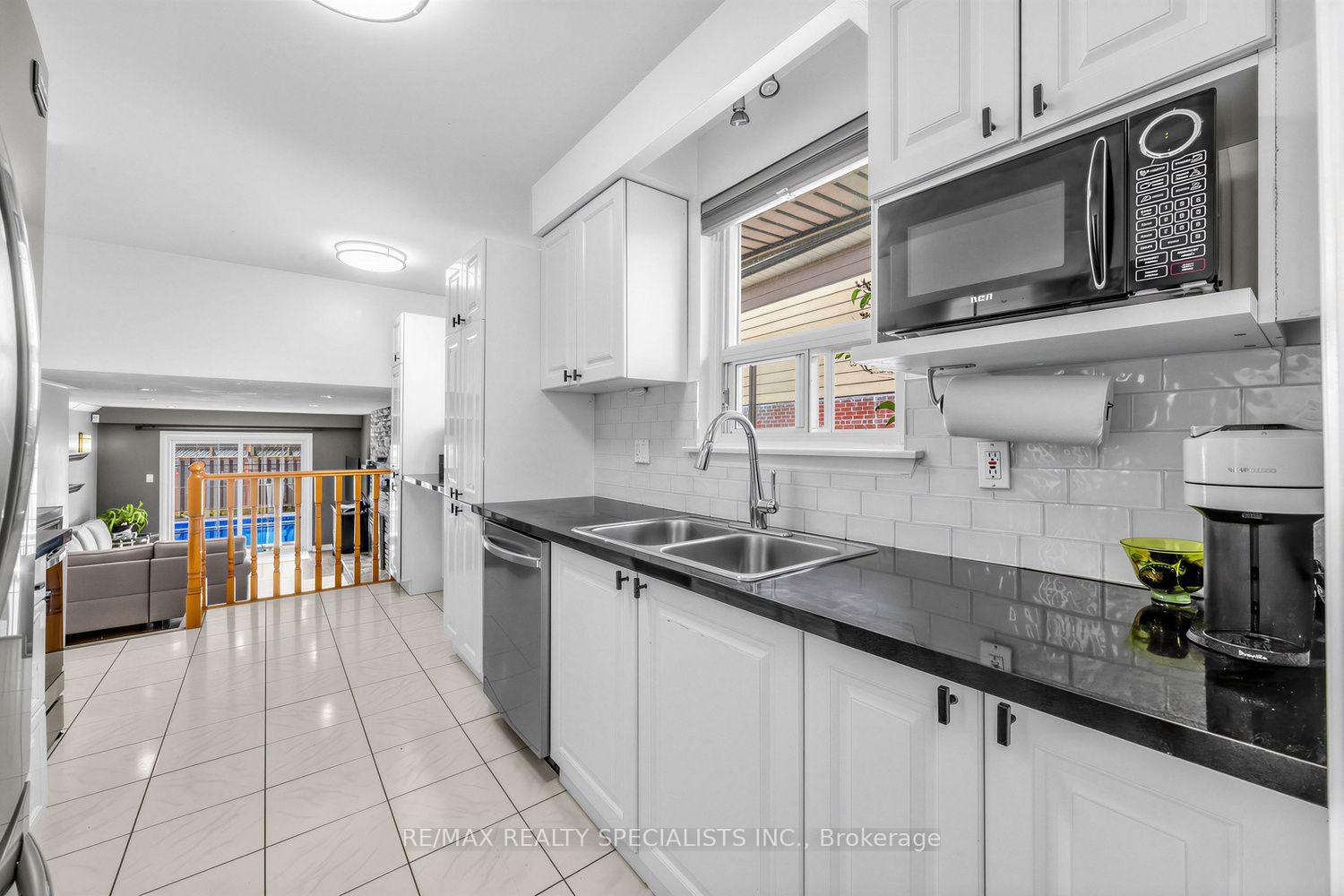 Photo 16 of 16 Langevin Crescent, Scarborough, Centennial Scarborough — HOMEH