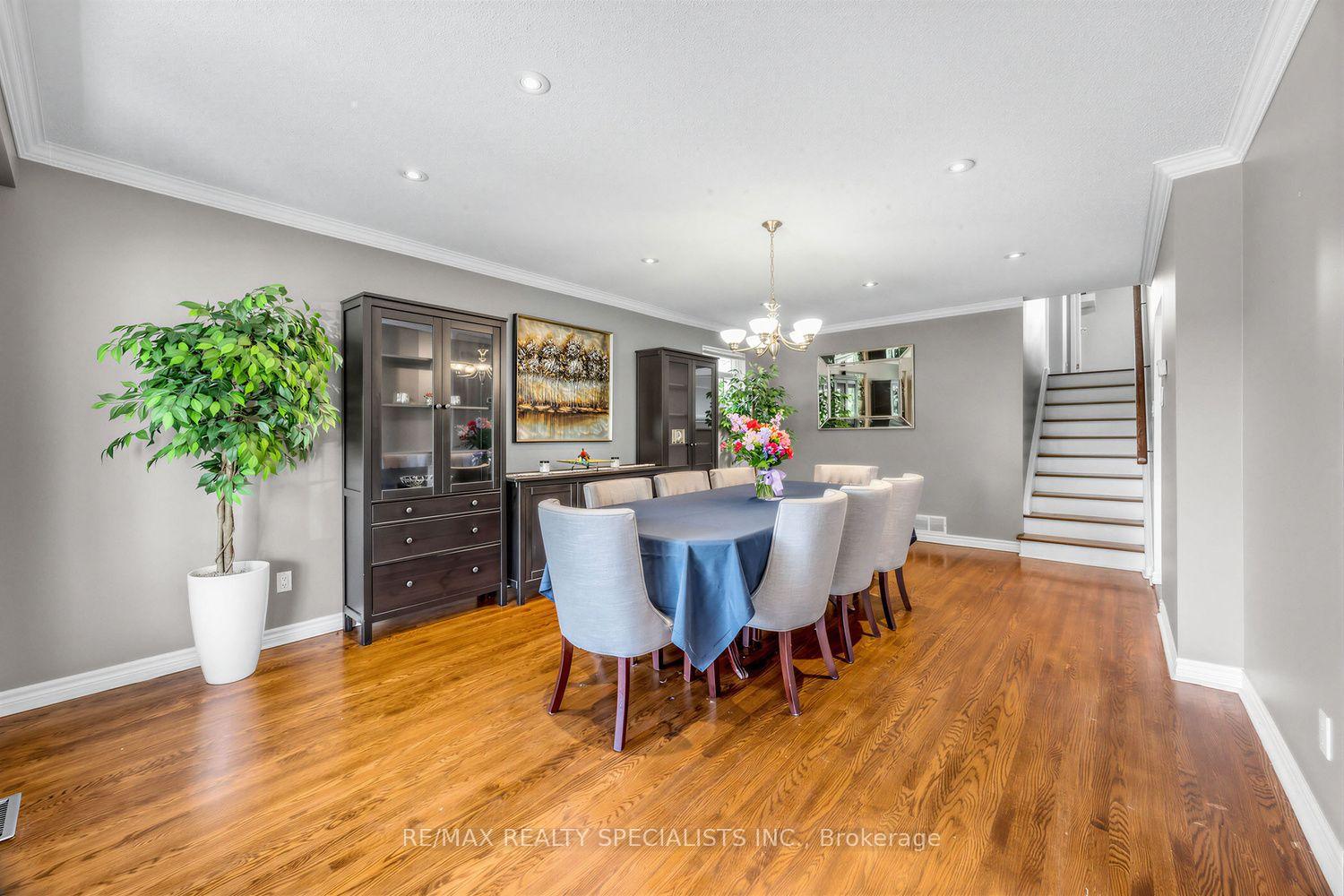 Photo 18 of 16 Langevin Crescent, Scarborough, Centennial Scarborough — HOMEH