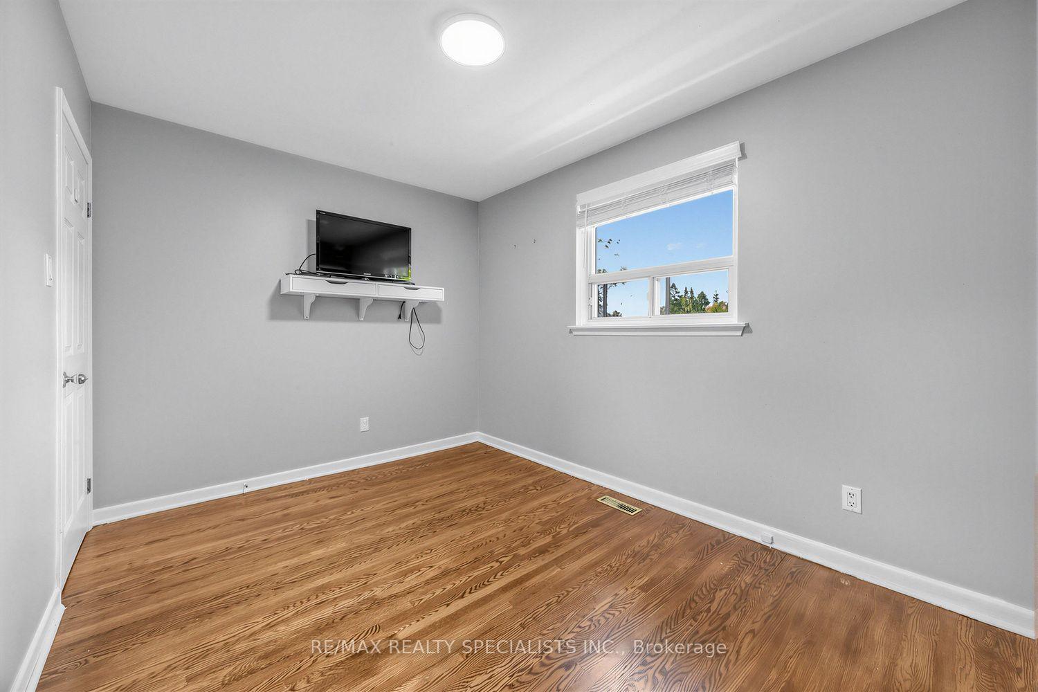 Photo 26 of 16 Langevin Crescent, Scarborough, Centennial Scarborough — HOMEH