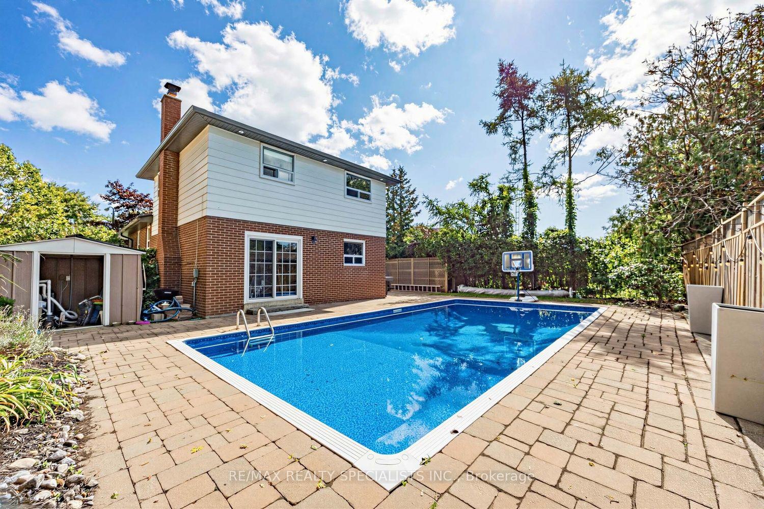 Photo 36 of 16 Langevin Crescent, Scarborough, Centennial Scarborough — HOMEH