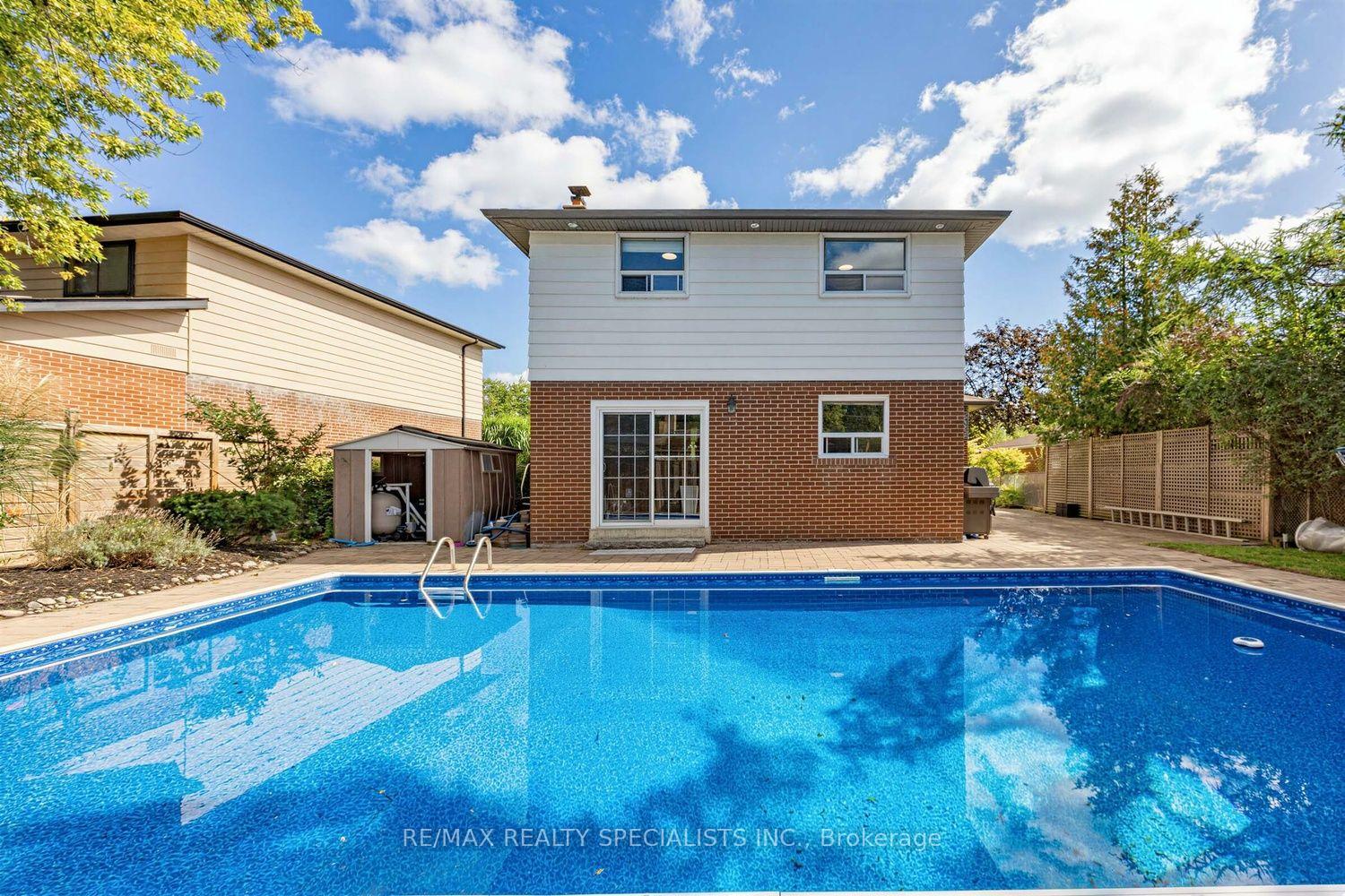 Photo 37 of 16 Langevin Crescent, Scarborough, Centennial Scarborough — HOMEH