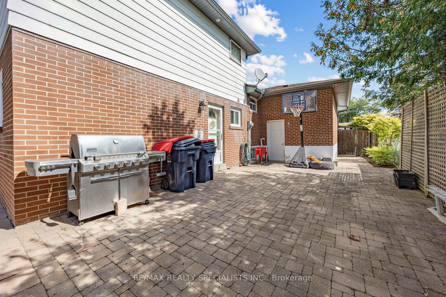 Photo 39 of 16 Langevin Crescent, Scarborough, Centennial Scarborough — HOMEH