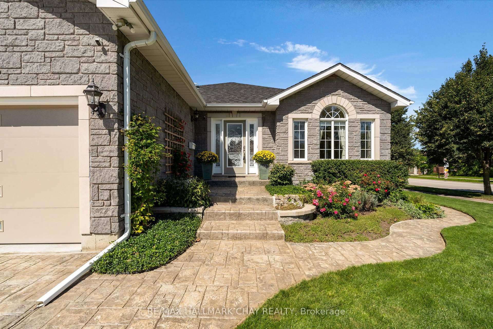 Photo 3 of 53 Brookfield Crescent, Barrie, Bayshore — HOMEH