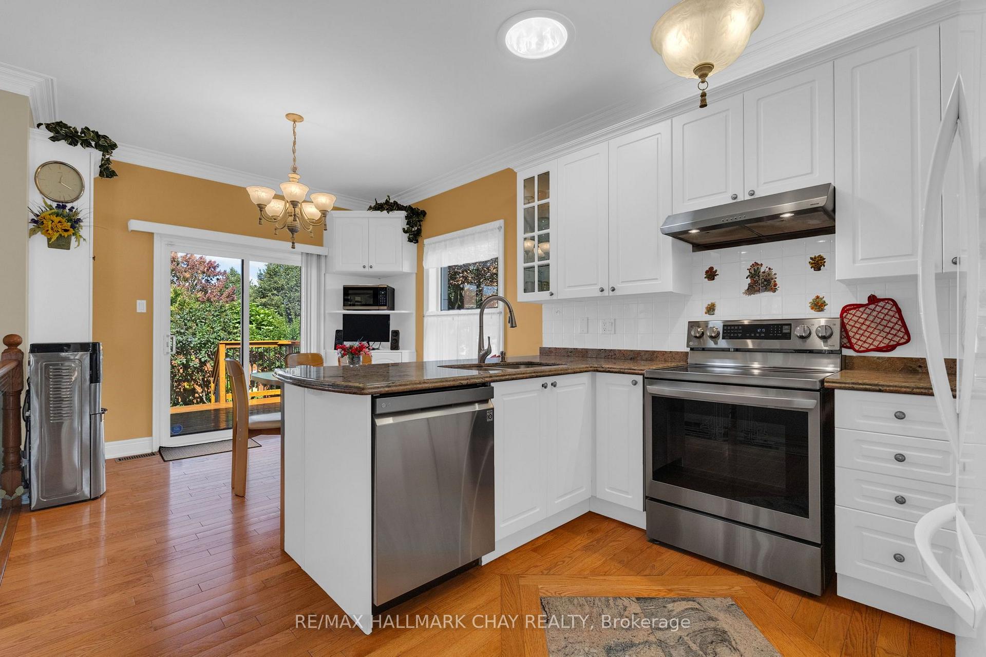Photo 6 of 53 Brookfield Crescent, Barrie, Bayshore — HOMEH