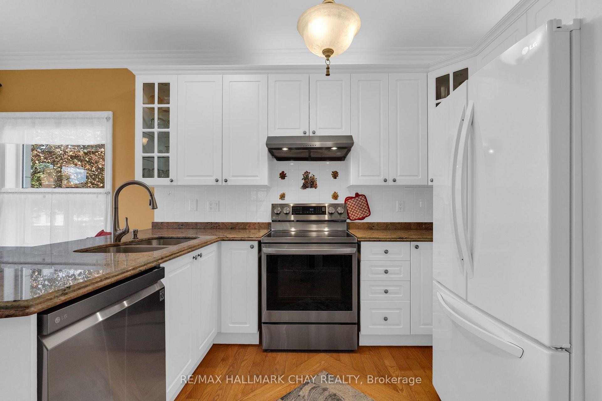 Photo 7 of 53 Brookfield Crescent, Barrie, Bayshore — HOMEH