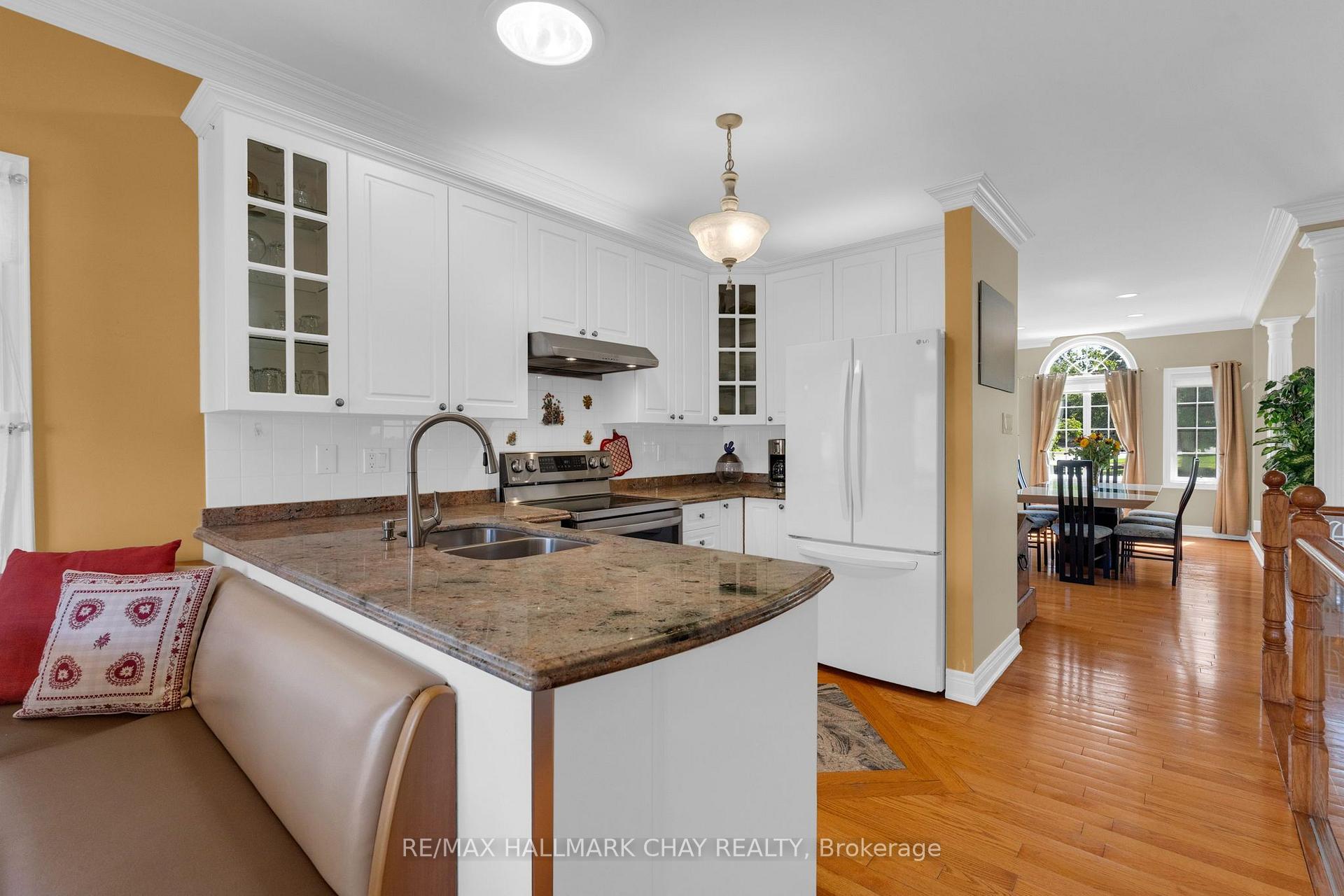 Photo 8 of 53 Brookfield Crescent, Barrie, Bayshore — HOMEH