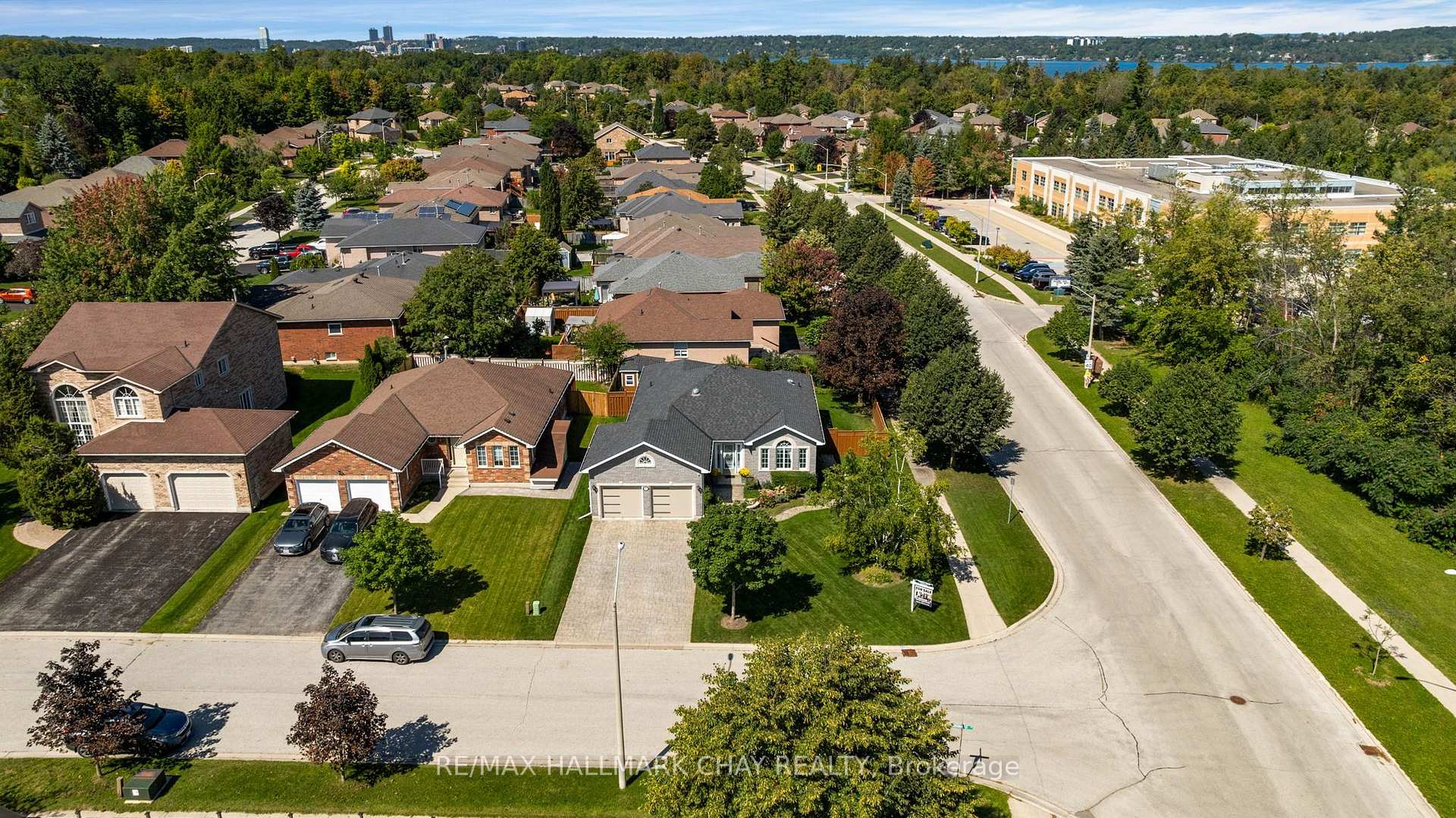 Photo 38 of 53 Brookfield Crescent, Barrie, Bayshore — HOMEH