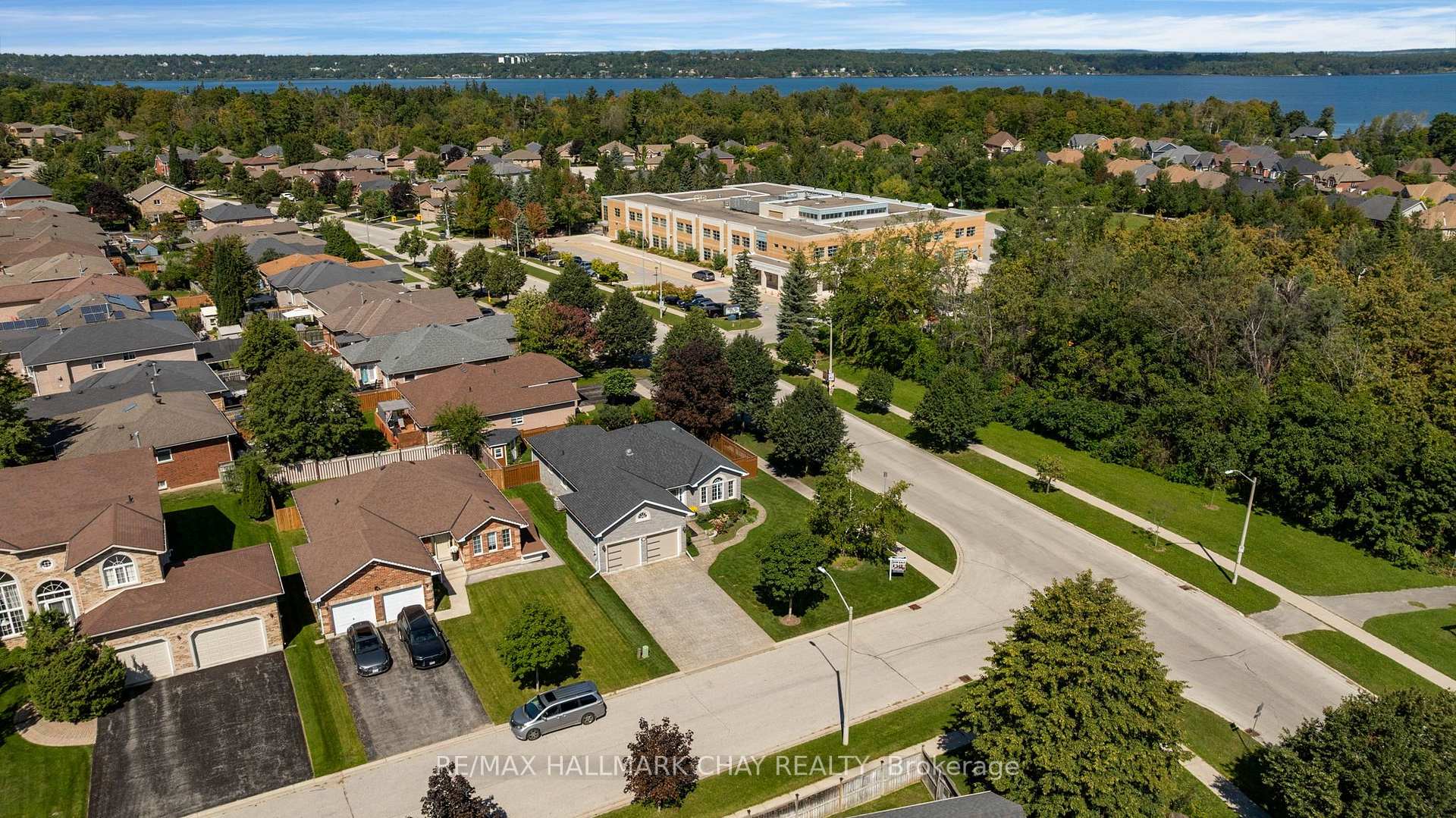Photo 39 of 53 Brookfield Crescent, Barrie, Bayshore — HOMEH