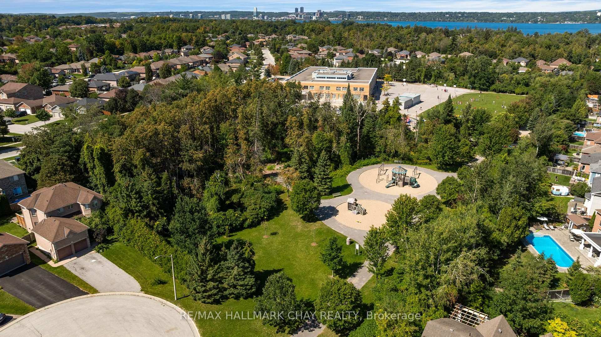 Photo 45 of 53 Brookfield Crescent, Barrie, Bayshore — HOMEH