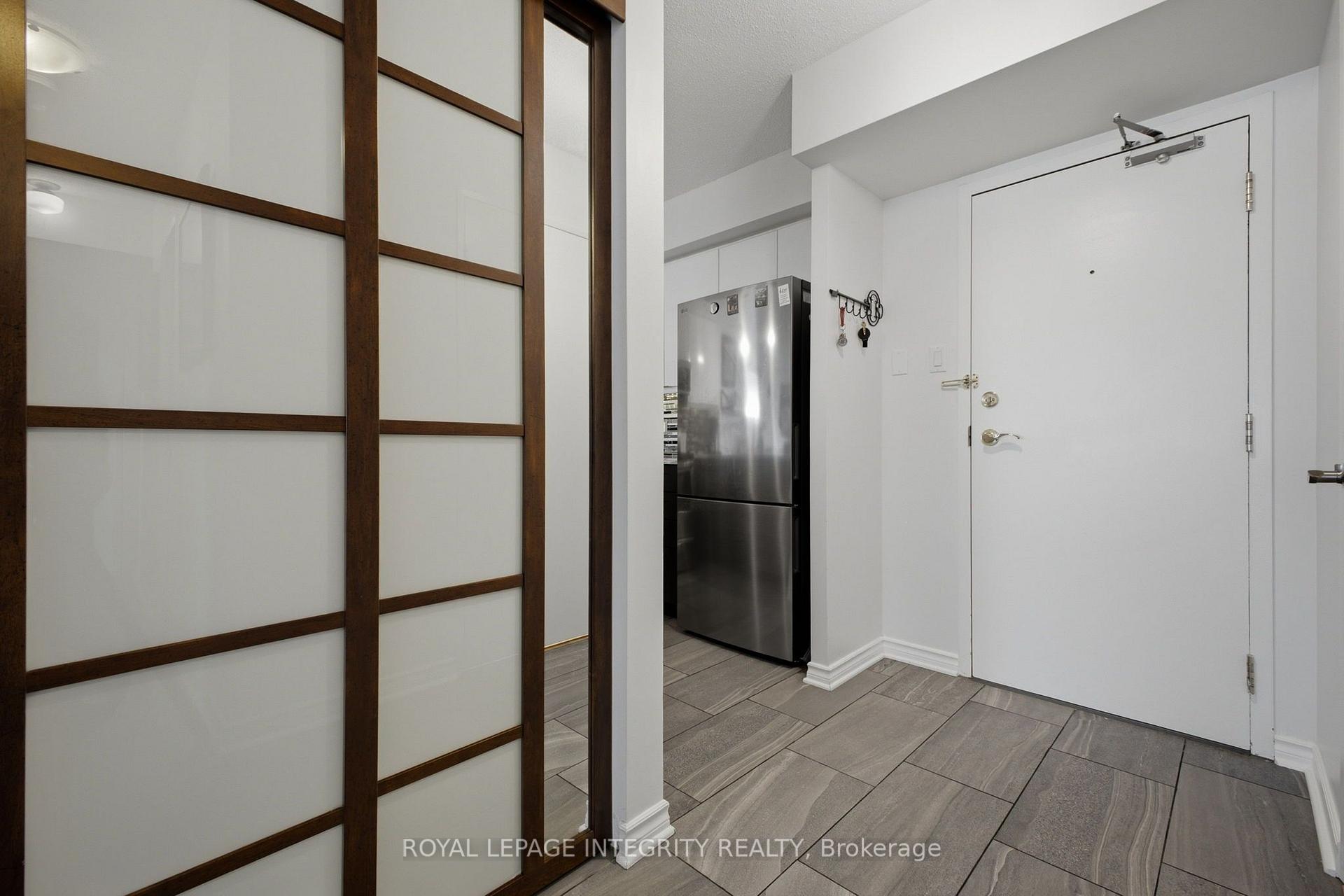 Photo 5 of Unit 803, 545 St Laurent Boulevard, Ottawa, Viscount Alexander Park — HOMEH