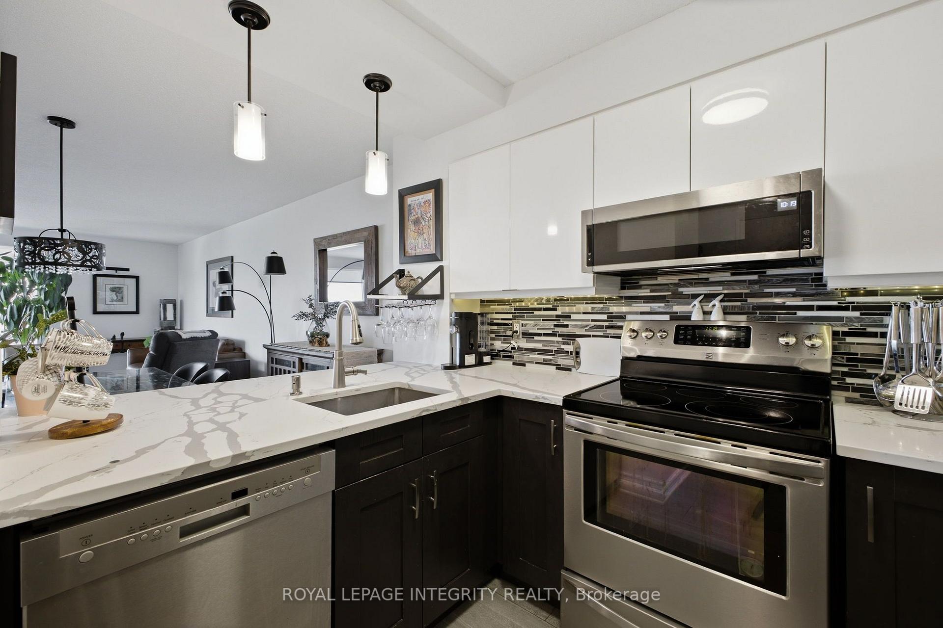 Photo 8 of Unit 803, 545 St Laurent Boulevard, Ottawa, Viscount Alexander Park — HOMEH