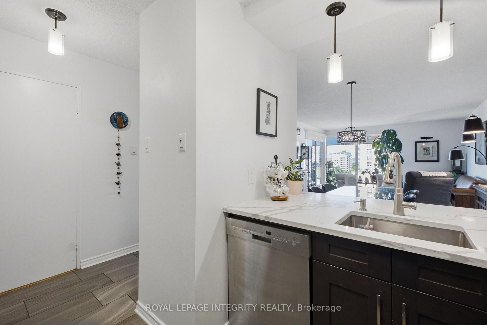 Photo 9 of Unit 803, 545 St Laurent Boulevard, Ottawa, Viscount Alexander Park — HOMEH