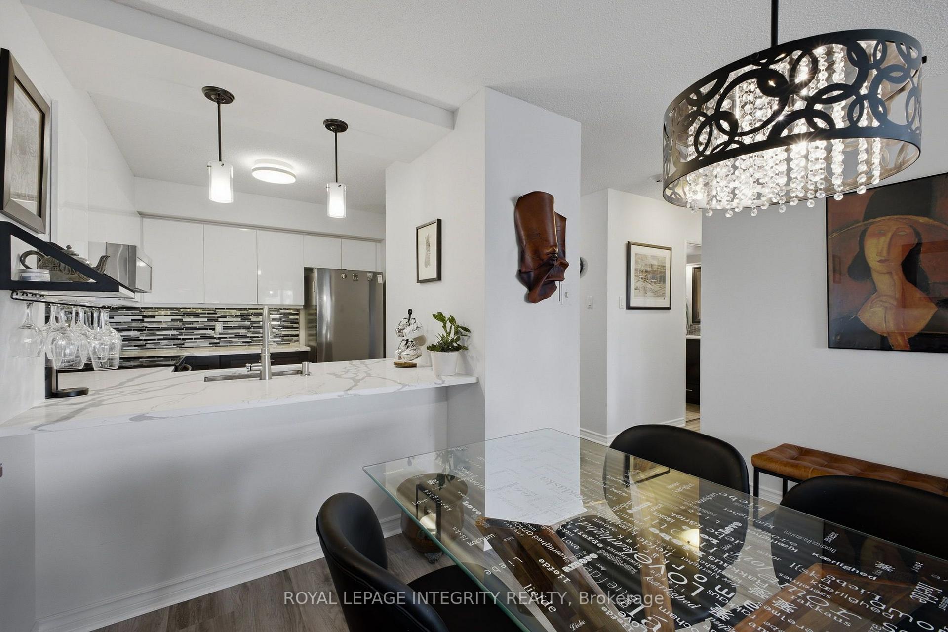 Photo 11 of Unit 803, 545 St Laurent Boulevard, Ottawa, Viscount Alexander Park — HOMEH