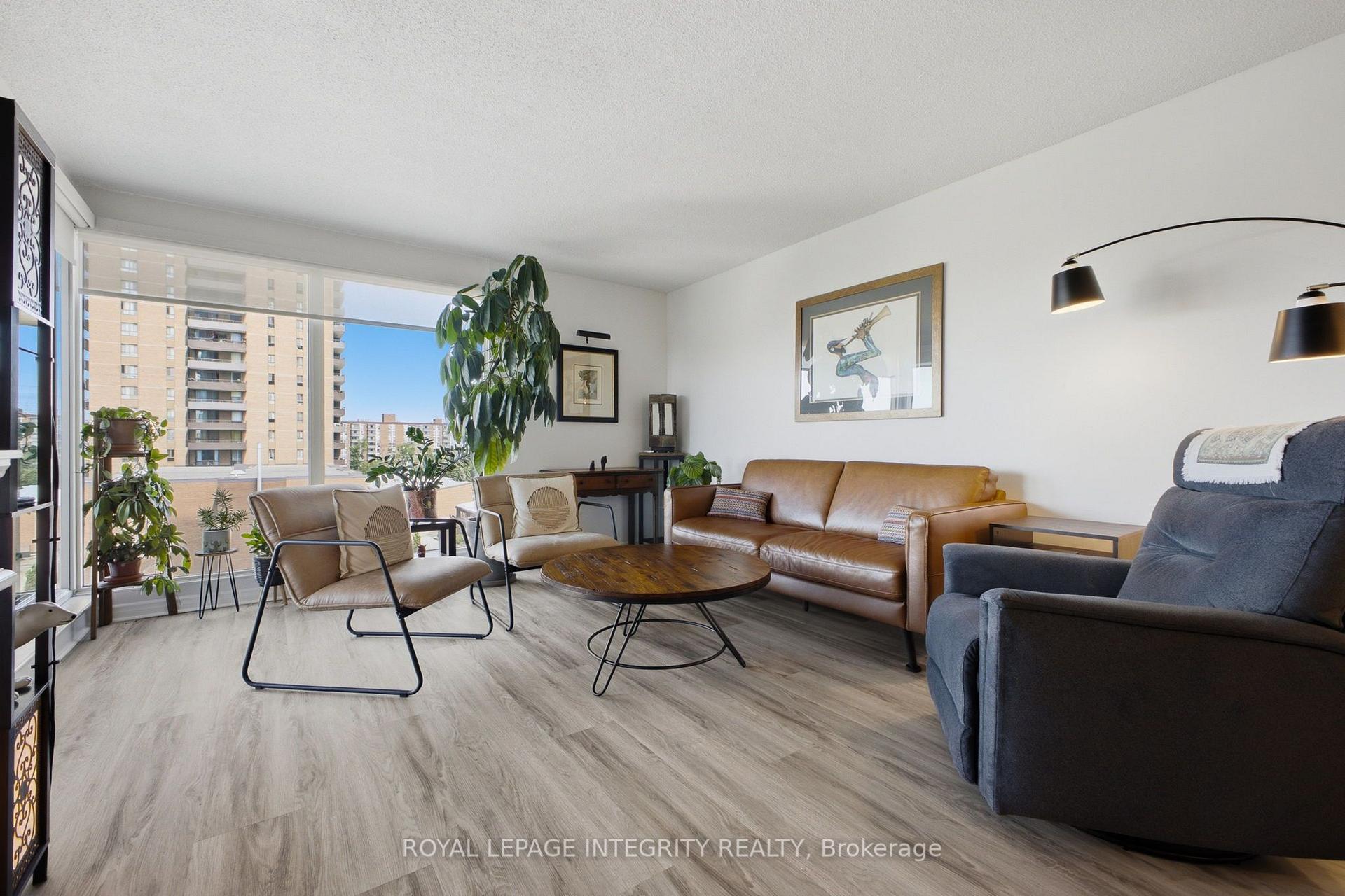 Photo 14 of Unit 803, 545 St Laurent Boulevard, Ottawa, Viscount Alexander Park — HOMEH