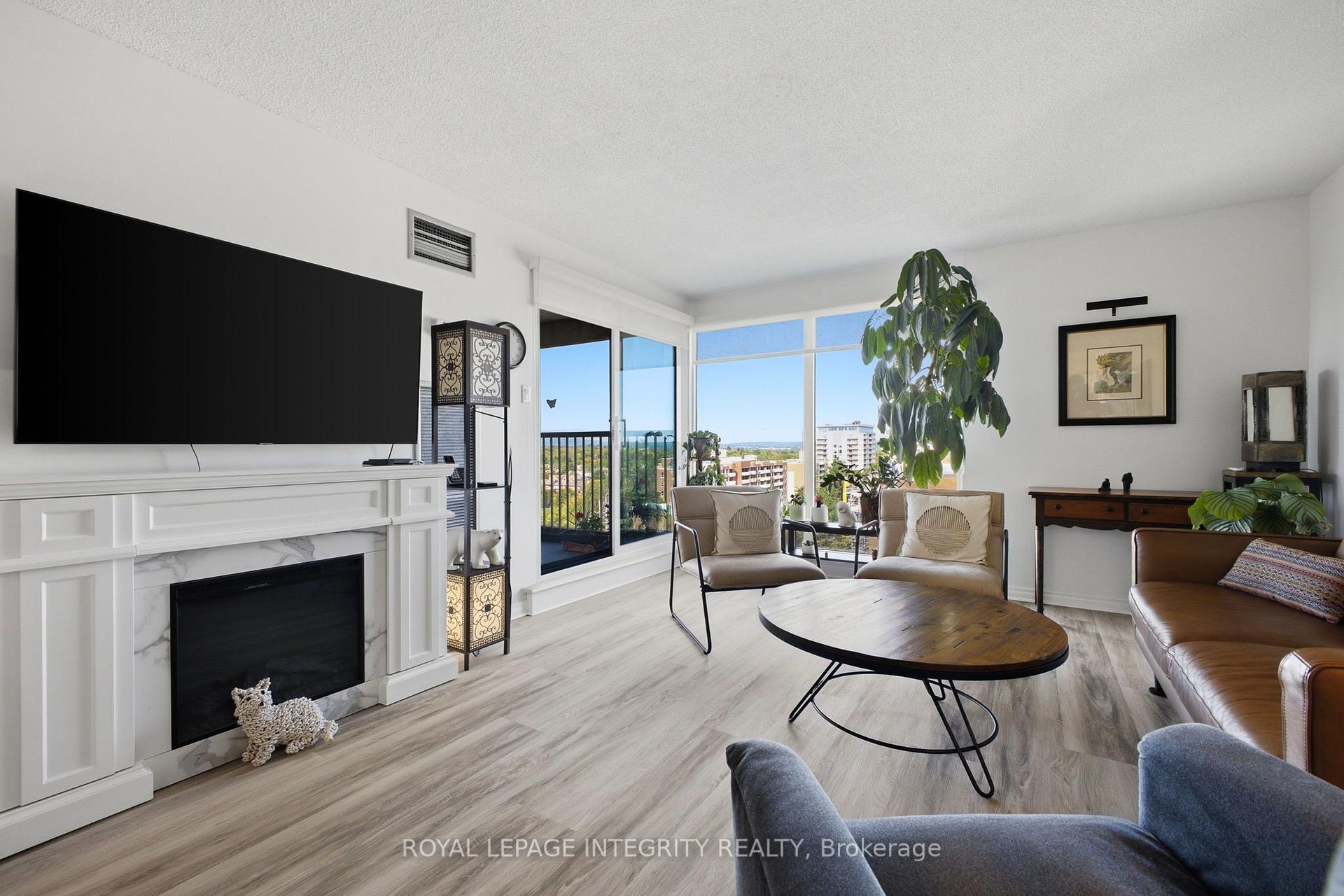 Photo 15 of Unit 803, 545 St Laurent Boulevard, Ottawa, Viscount Alexander Park — HOMEH