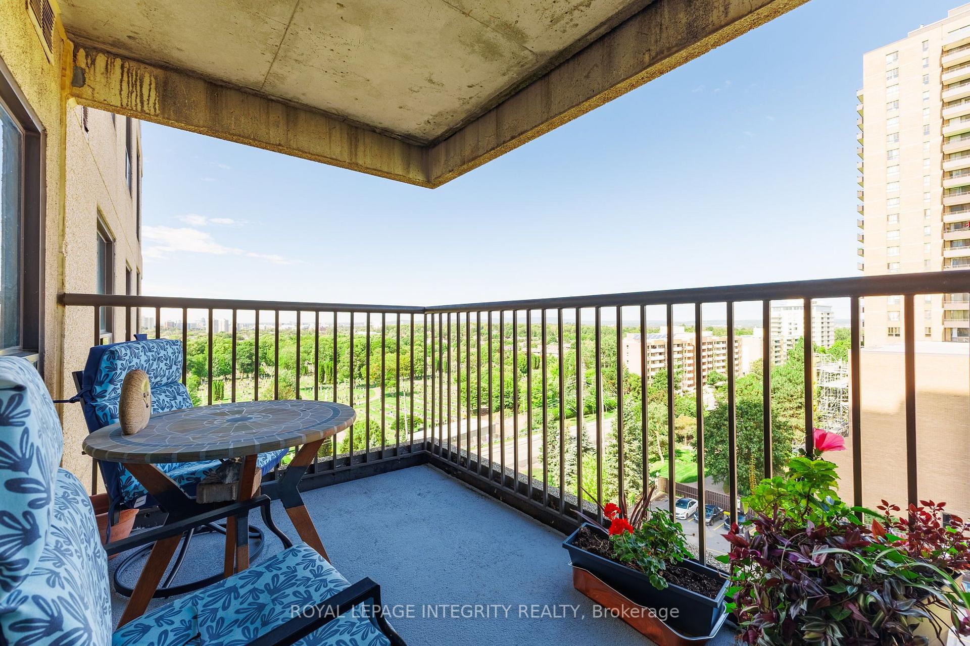 Photo 18 of Unit 803, 545 St Laurent Boulevard, Ottawa, Viscount Alexander Park — HOMEH