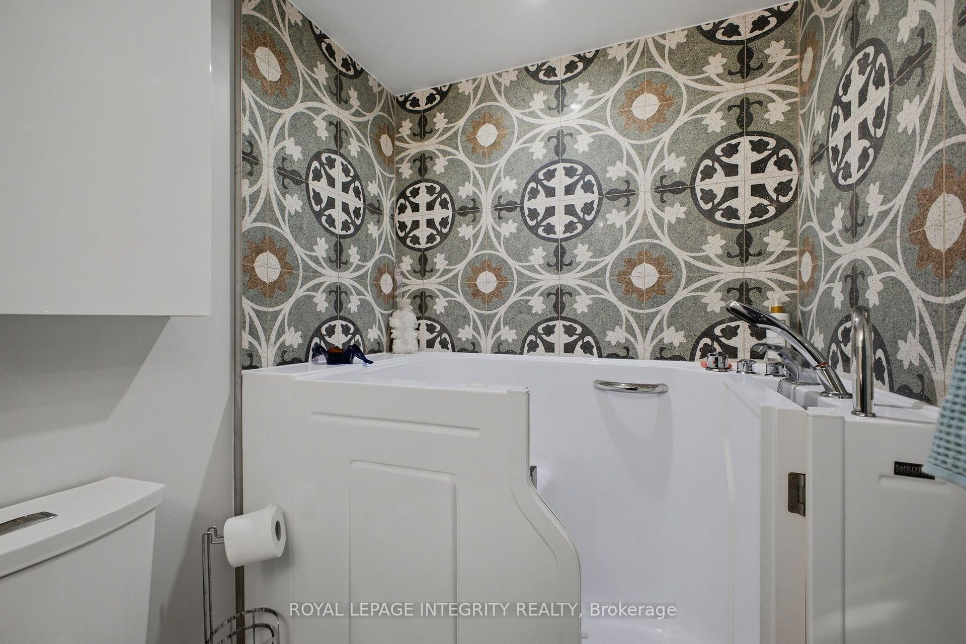 Photo 27 of Unit 803, 545 St Laurent Boulevard, Ottawa, Viscount Alexander Park — HOMEH