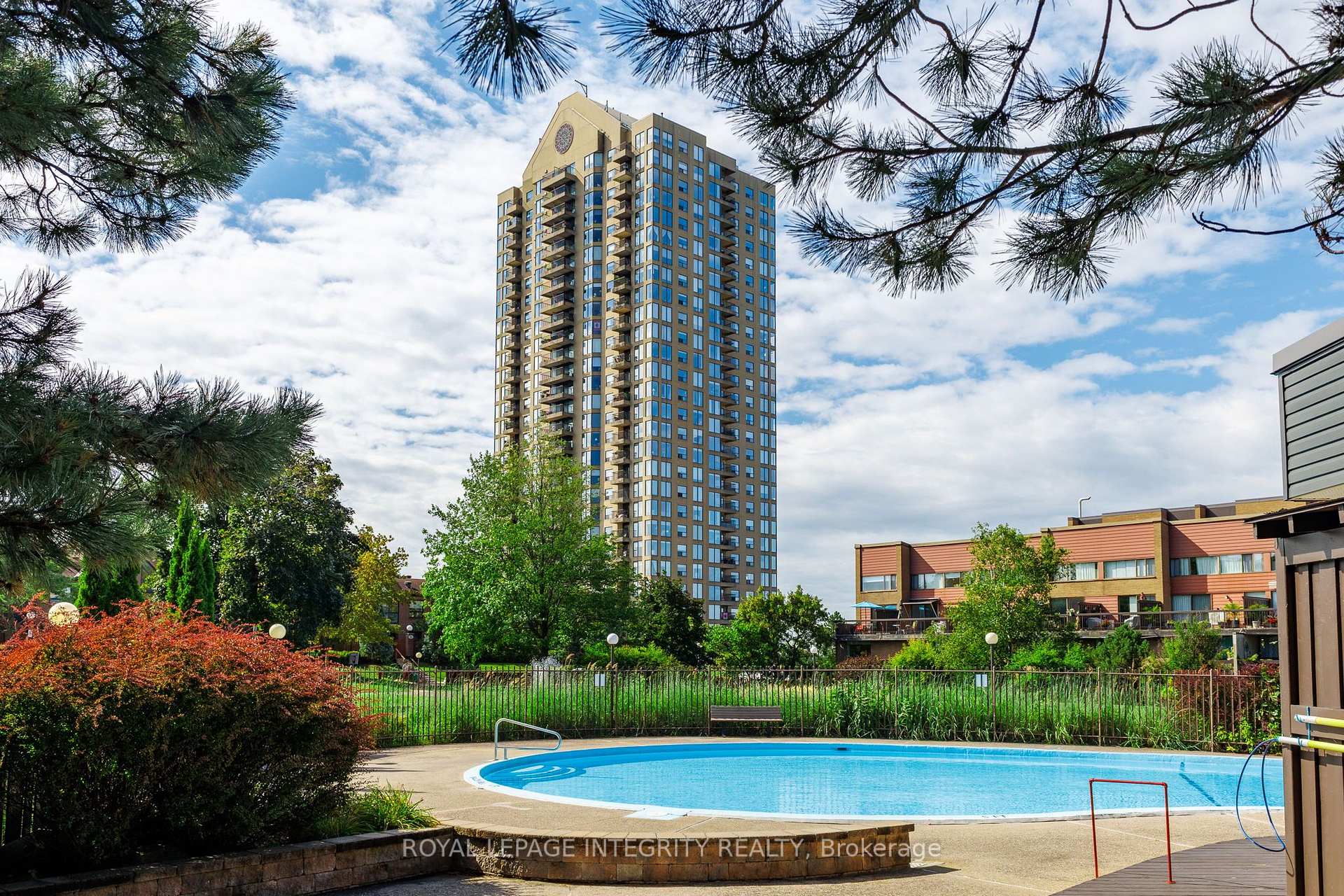 Photo 32 of Unit 803, 545 St Laurent Boulevard, Ottawa, Viscount Alexander Park — HOMEH