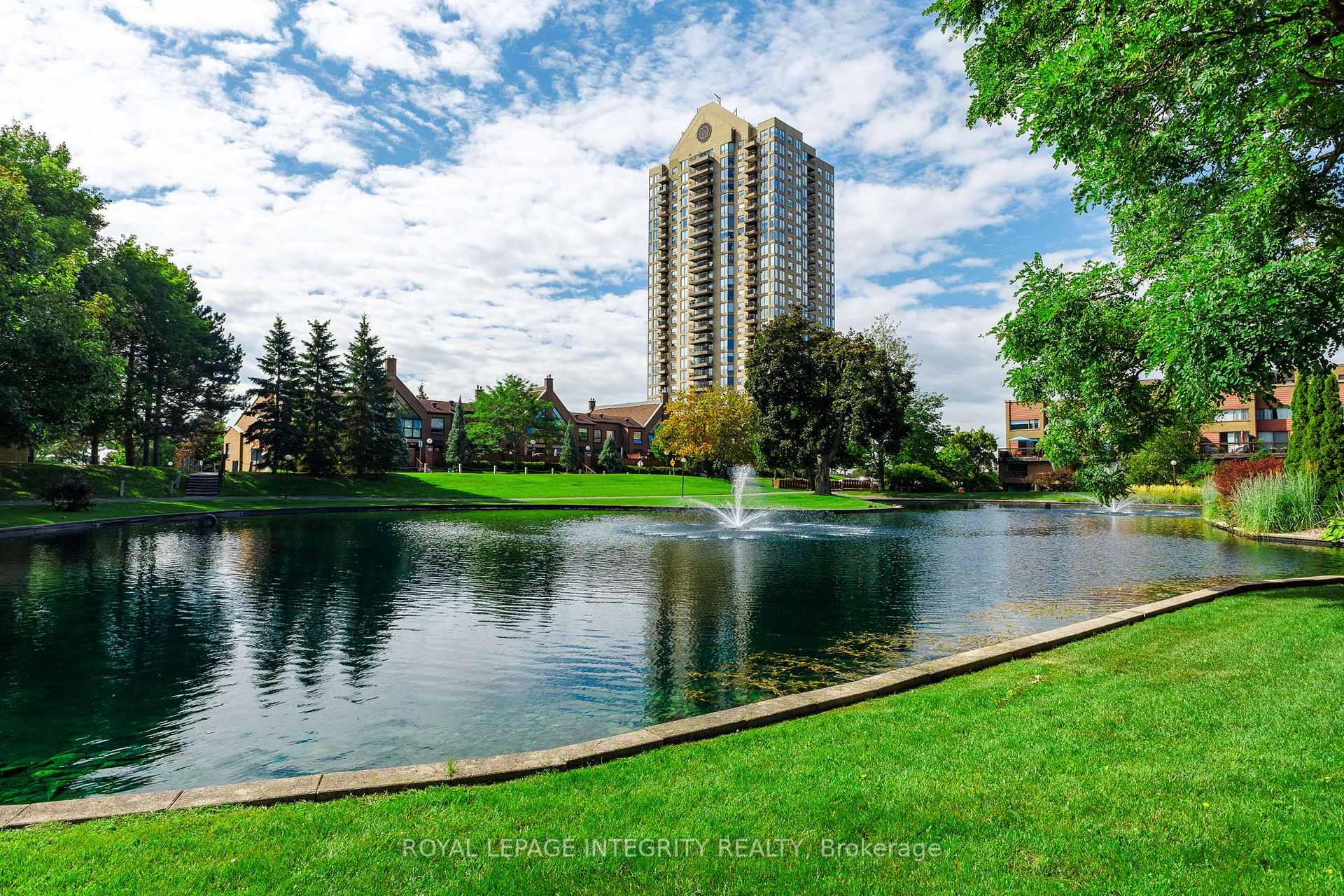 Photo 34 of Unit 803, 545 St Laurent Boulevard, Ottawa, Viscount Alexander Park — HOMEH