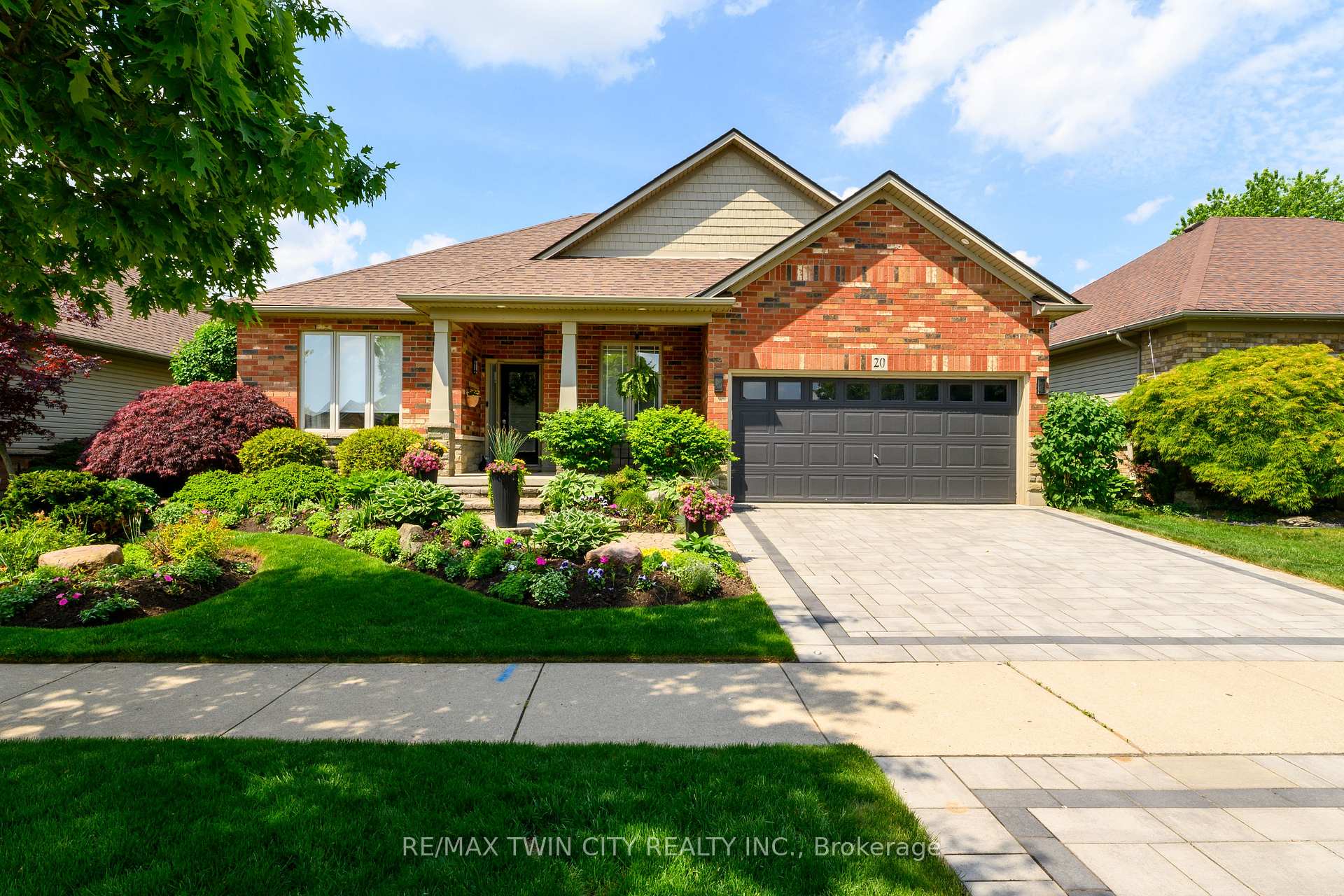 Photo 1 of 20 Cardinal Lane, Brant, Paris — HOMEH