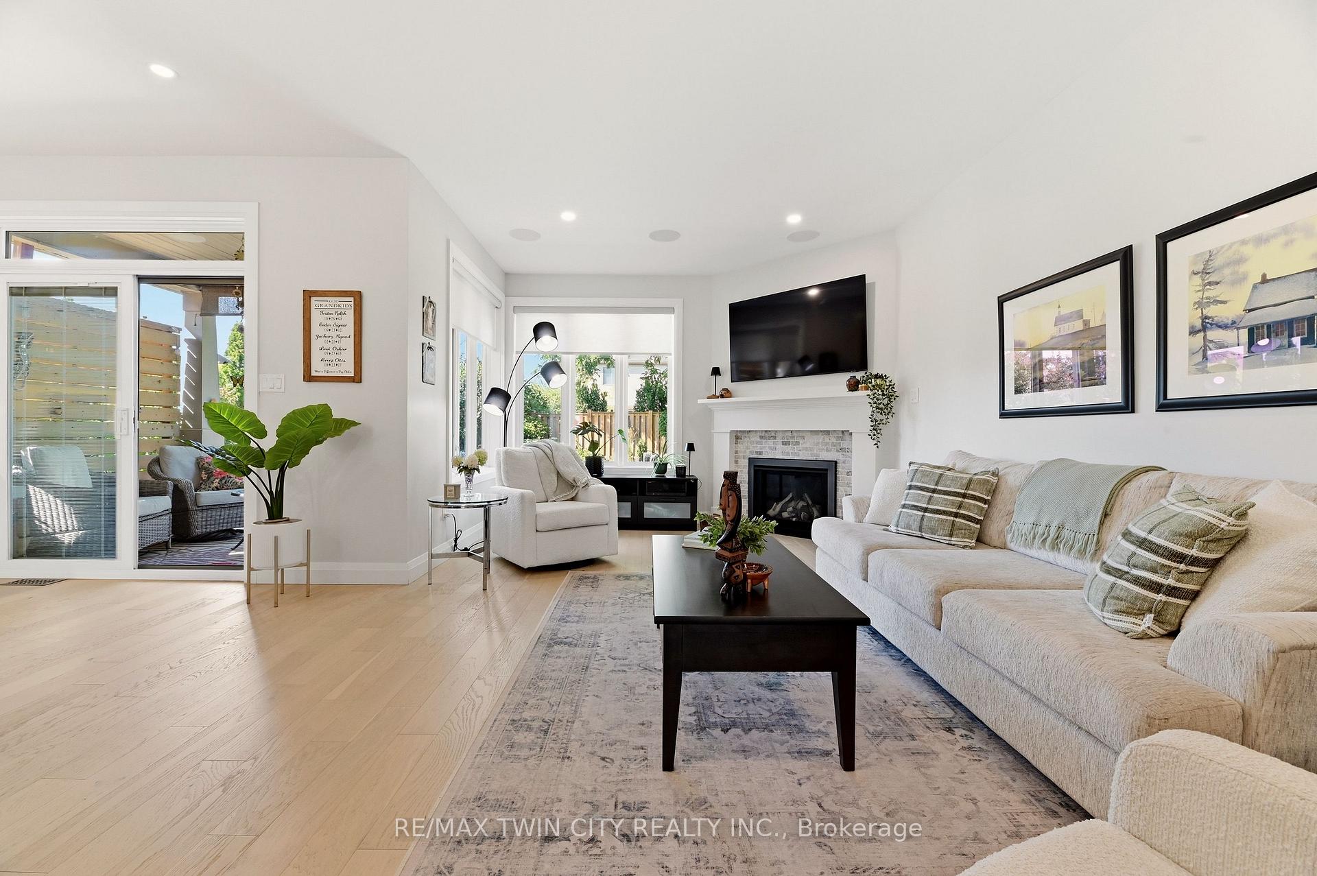 Photo 15 of 20 Cardinal Lane, Brant, Paris — HOMEH