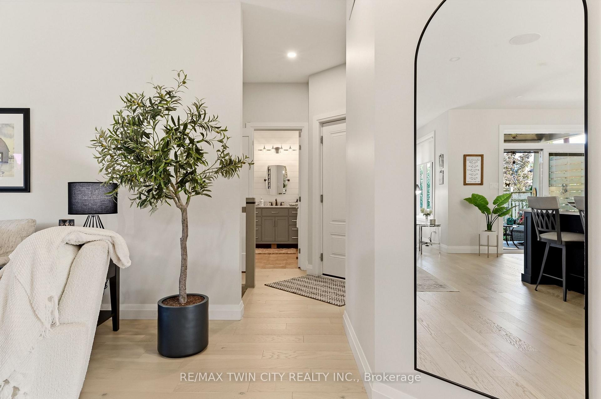 Photo 16 of 20 Cardinal Lane, Brant, Paris — HOMEH