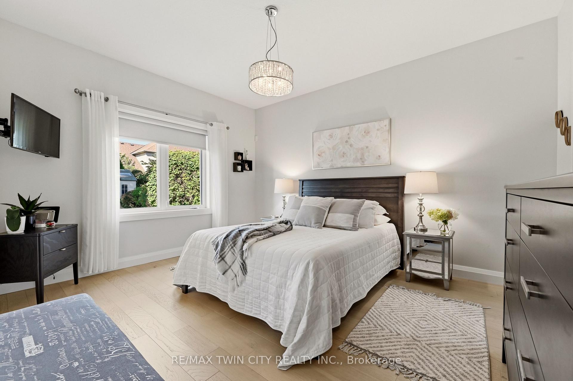 Photo 18 of 20 Cardinal Lane, Brant, Paris — HOMEH