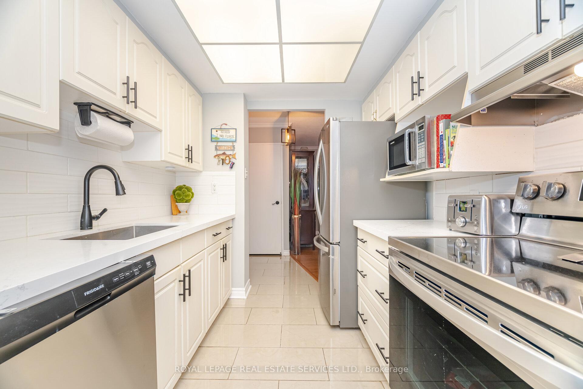 Photo 13 of Unit 708, 3100 Kirwin Avenue, Mississauga, Cooksville — HOMEH