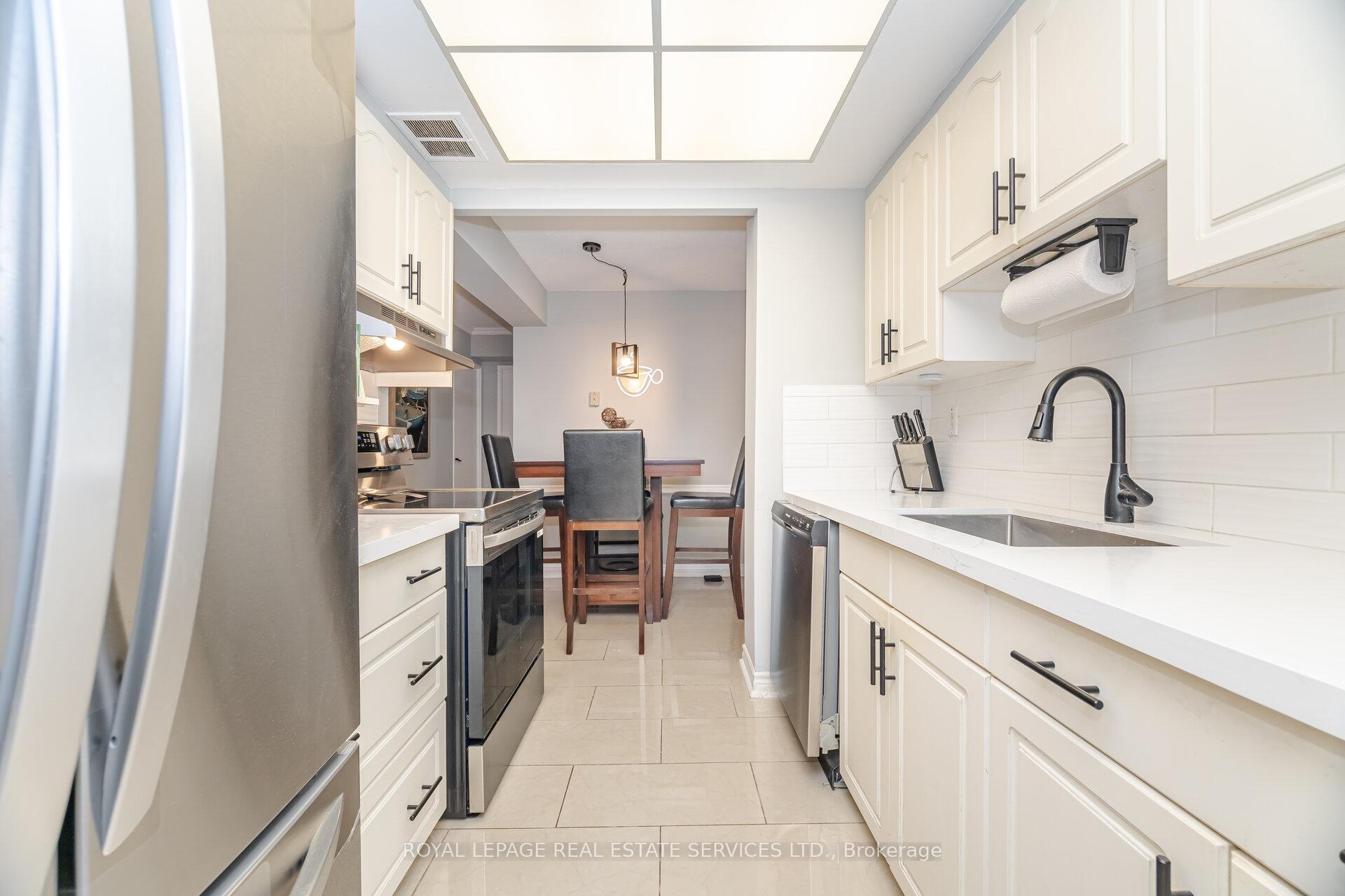 Photo 15 of Unit 708, 3100 Kirwin Avenue, Mississauga, Cooksville — HOMEH