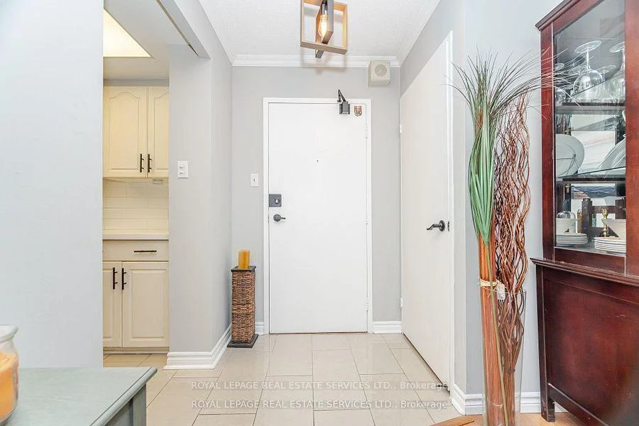 Photo 10 of Unit 708, 3100 Kirwin Avenue, Mississauga, Cooksville — HOMEH
