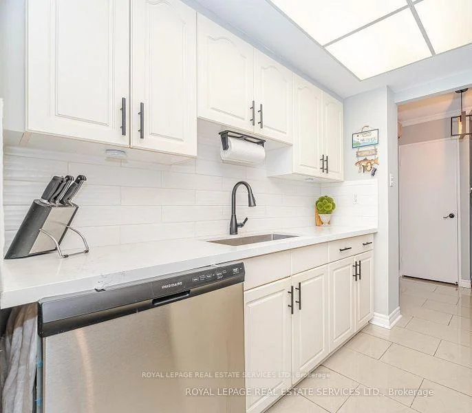 Photo 16 of Unit 708, 3100 Kirwin Avenue, Mississauga, Cooksville — HOMEH