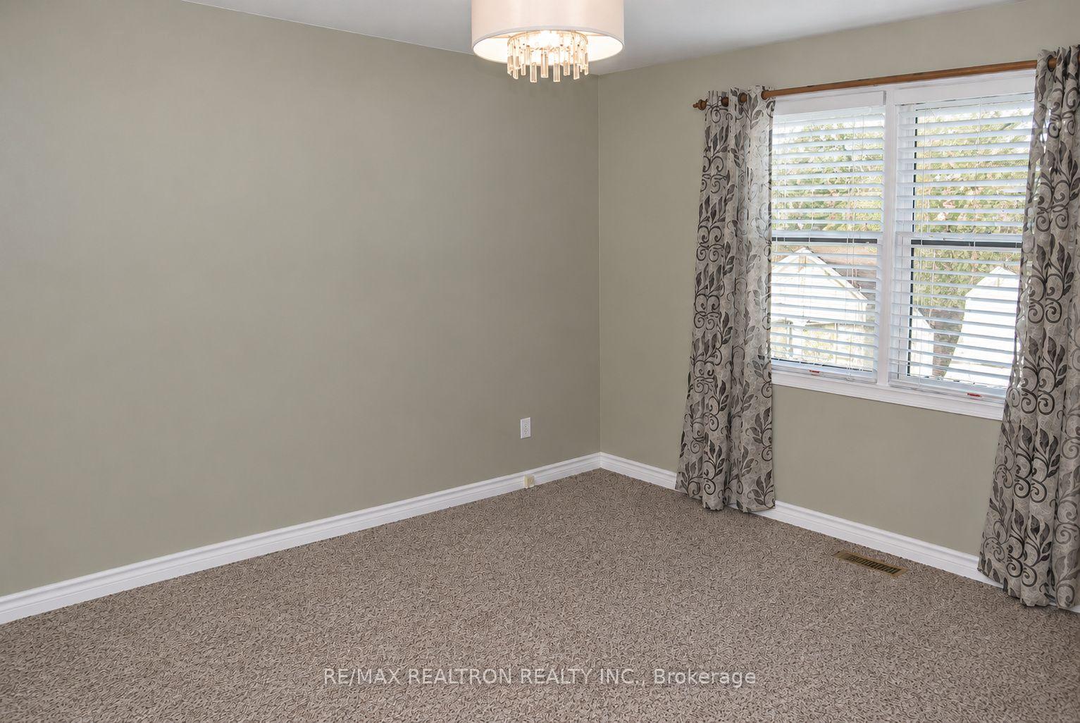 Photo 10 of 9 Stanwell Drive, Scarborough, Bendale — HOMEH