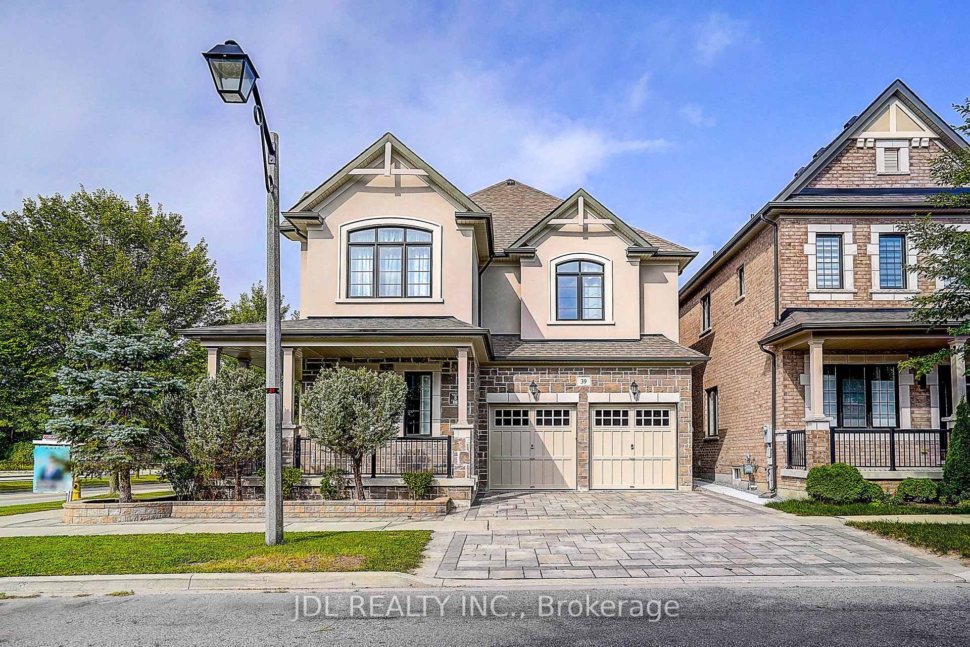 Photo 2 of 39 Jeffrey Nihda Crescent, Markham, Greensborough — HOMEH